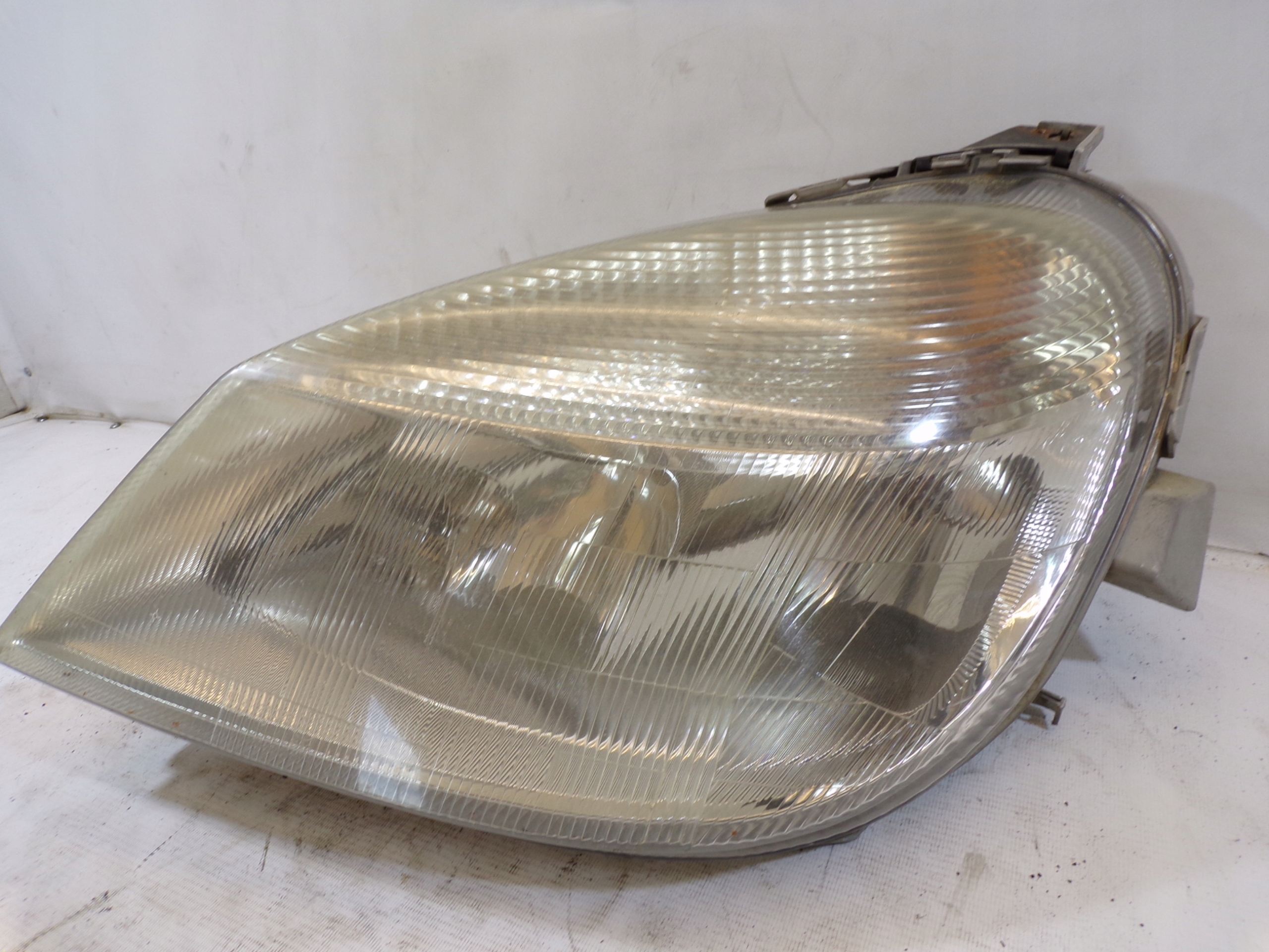 light front front left MERCEDES VANEO