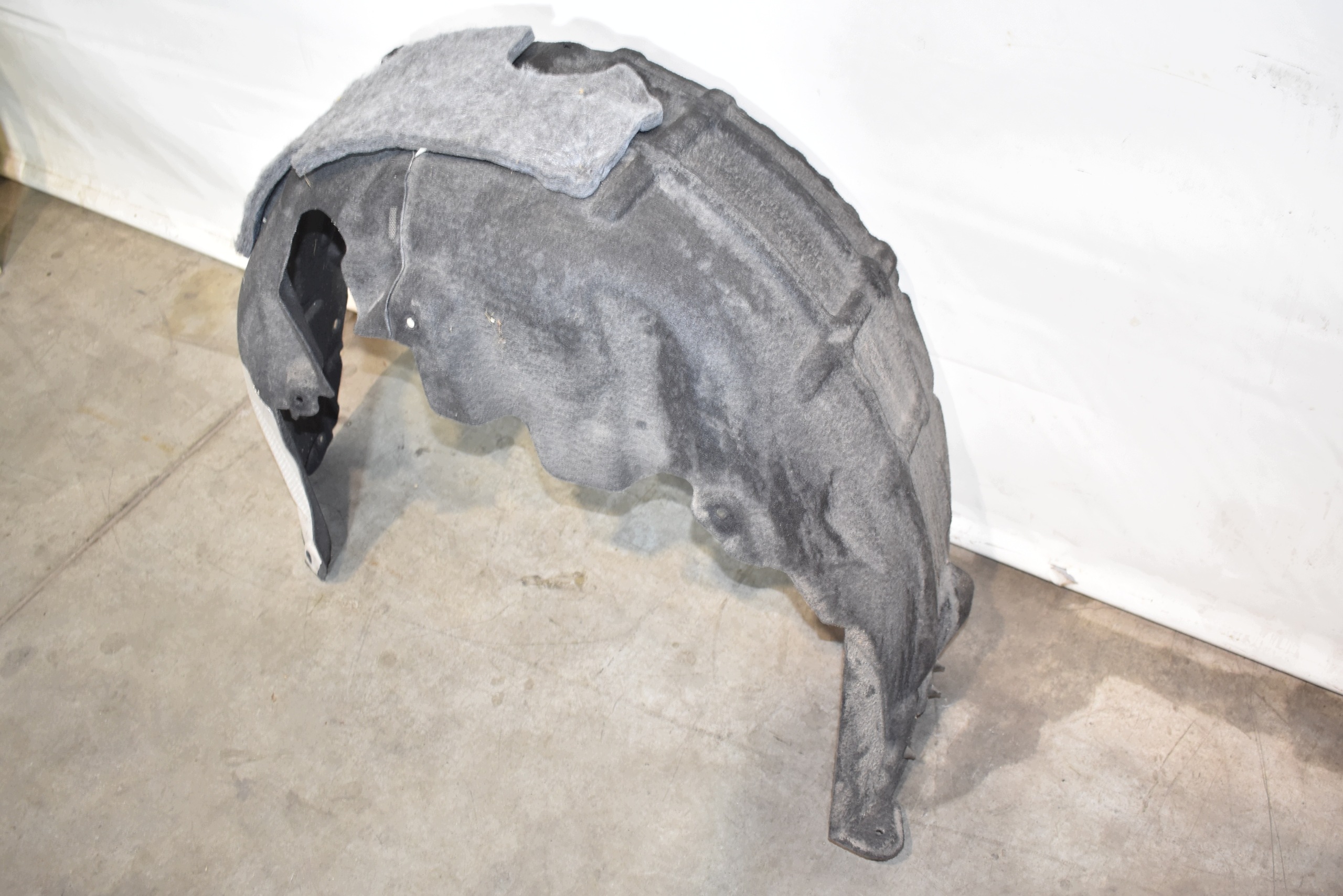 IDEALNE mudguard rear part rear. left MERCEDES W206 1