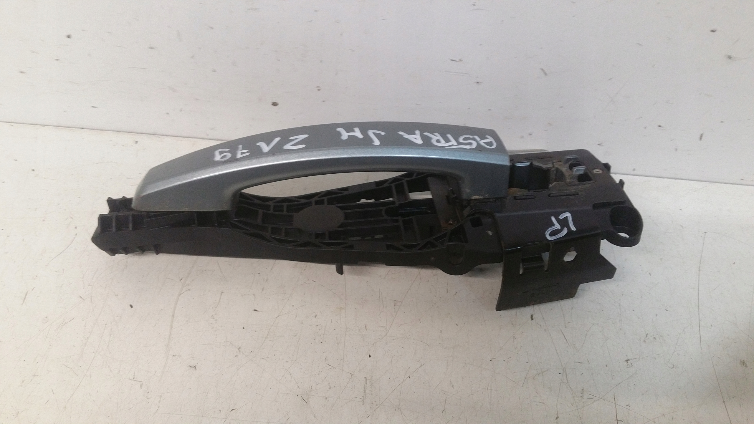 handle left front Z179 13344976 Opel Astra J