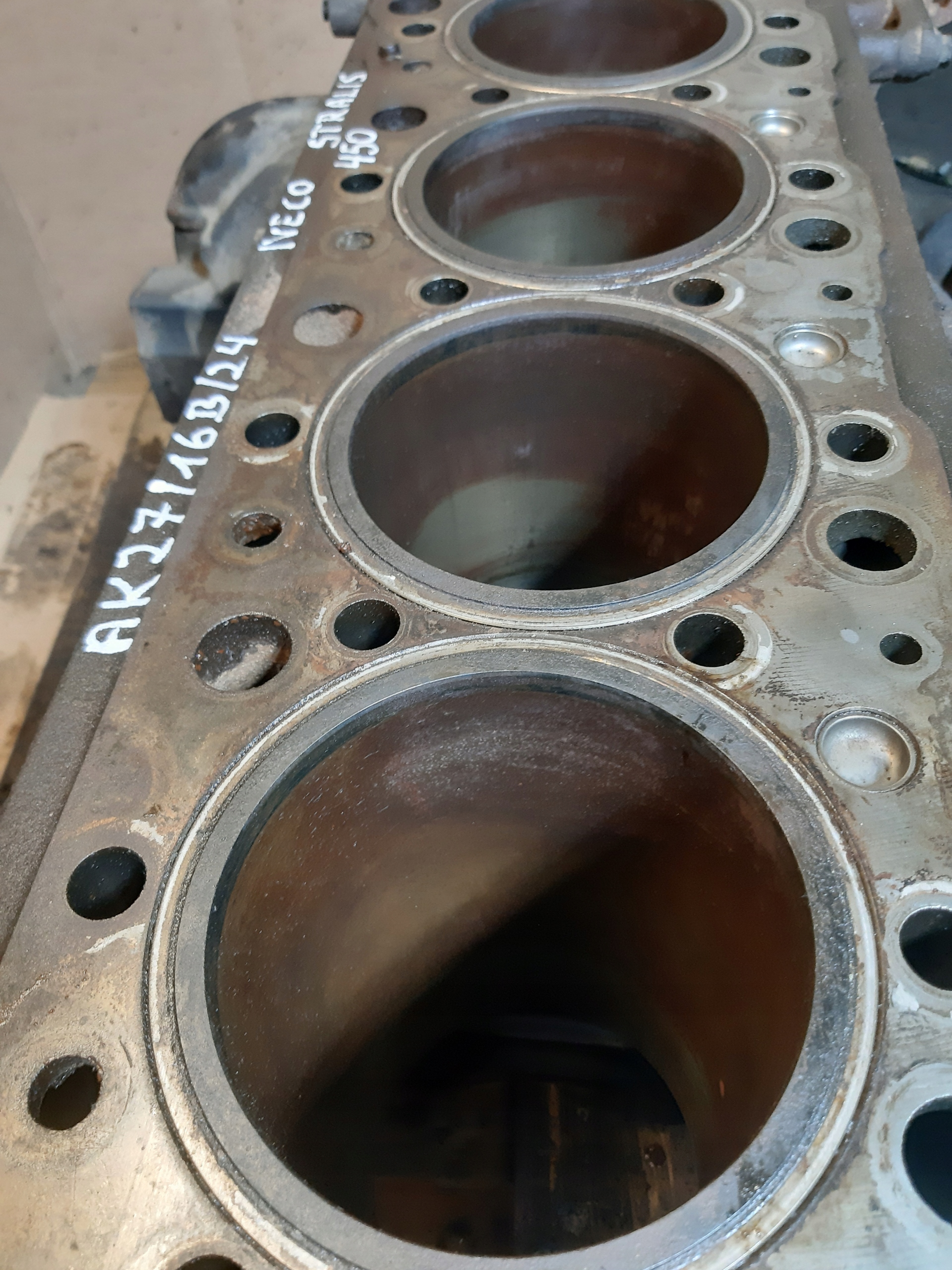 BLOK SILNIKA IVECO STRALIS 450 E5 F3AE3681A Producent części Iveco OE