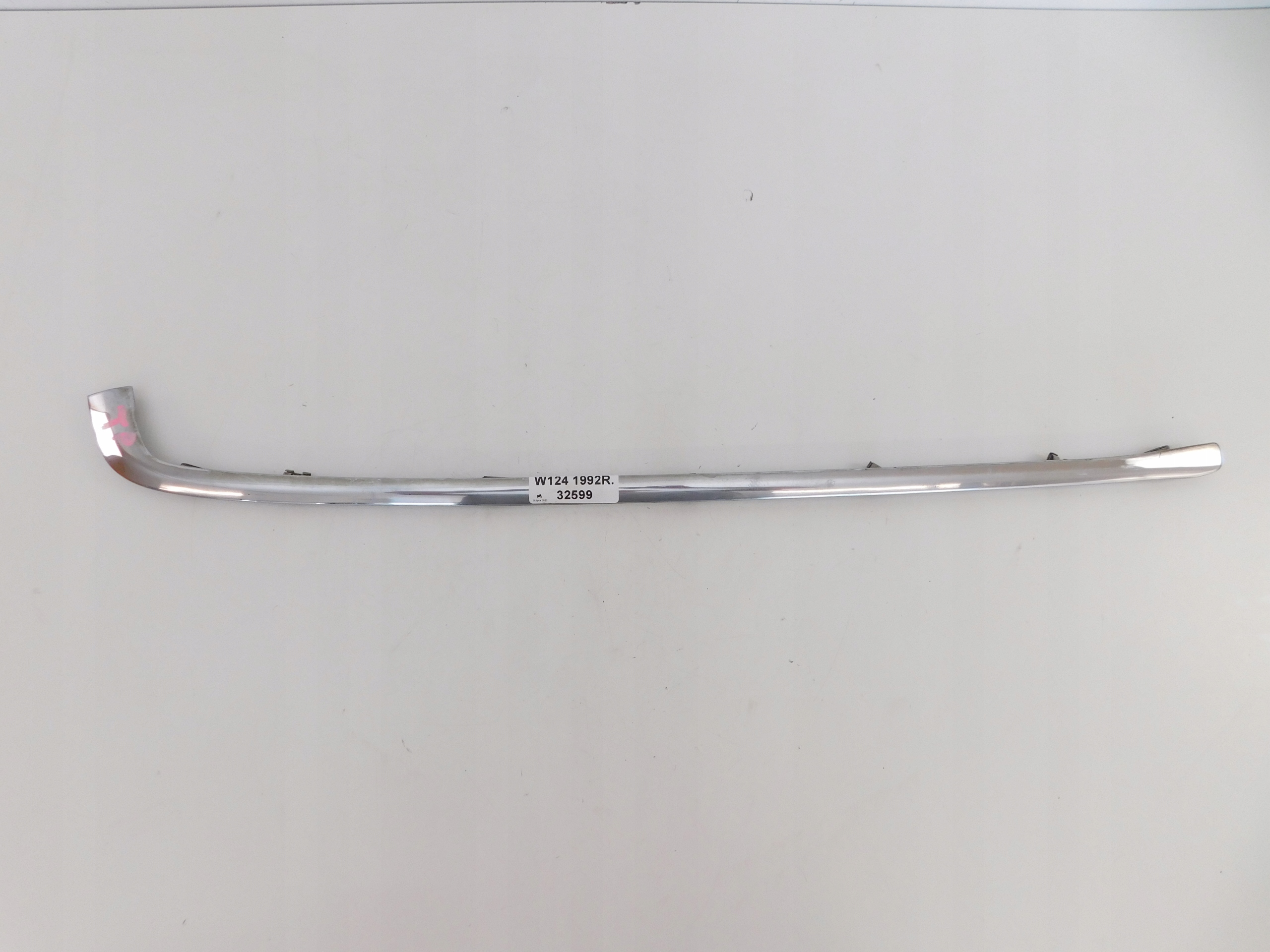 MERCEDES W124 хромований задній правий