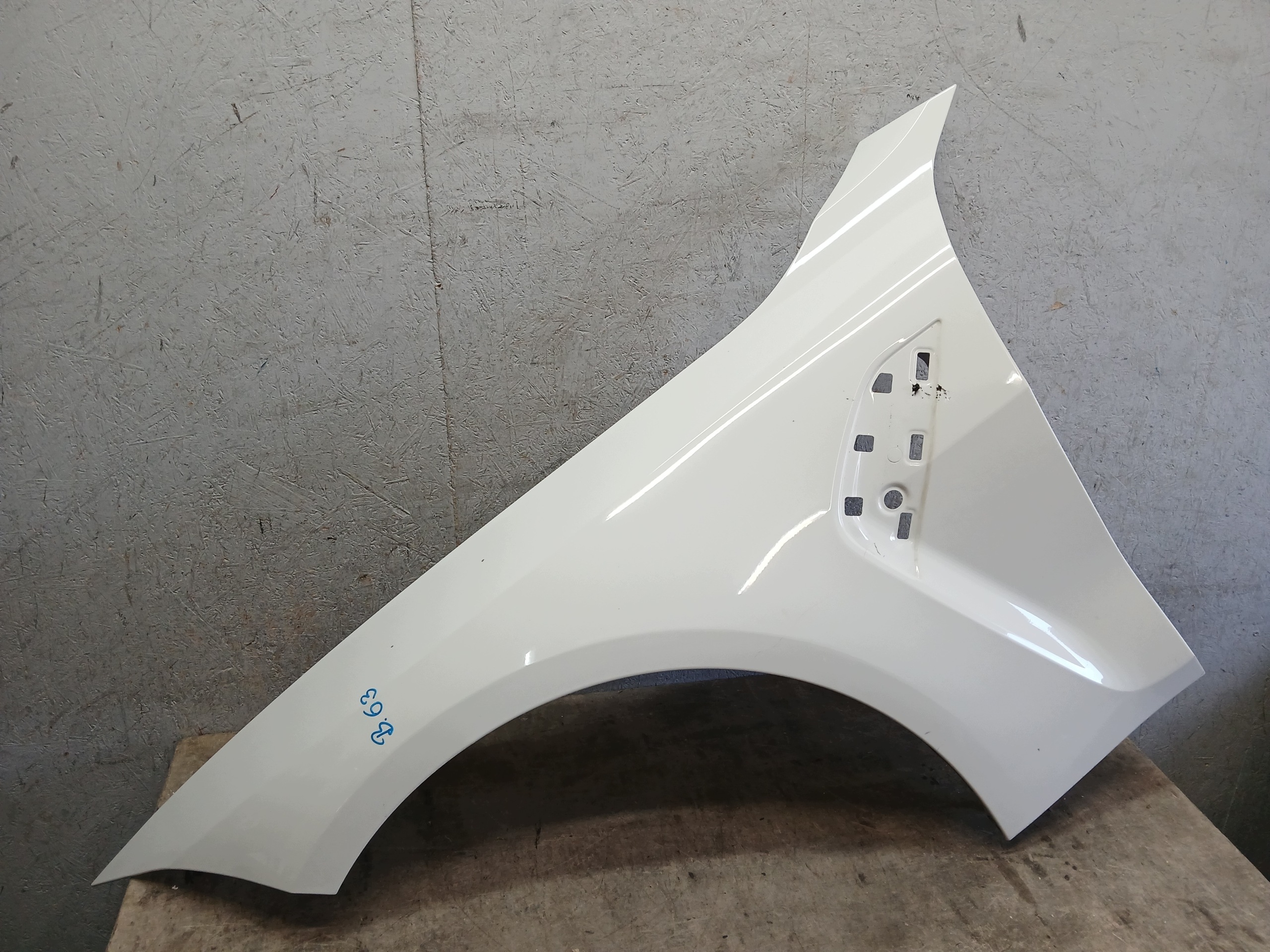 fender front left BMW M4 G82