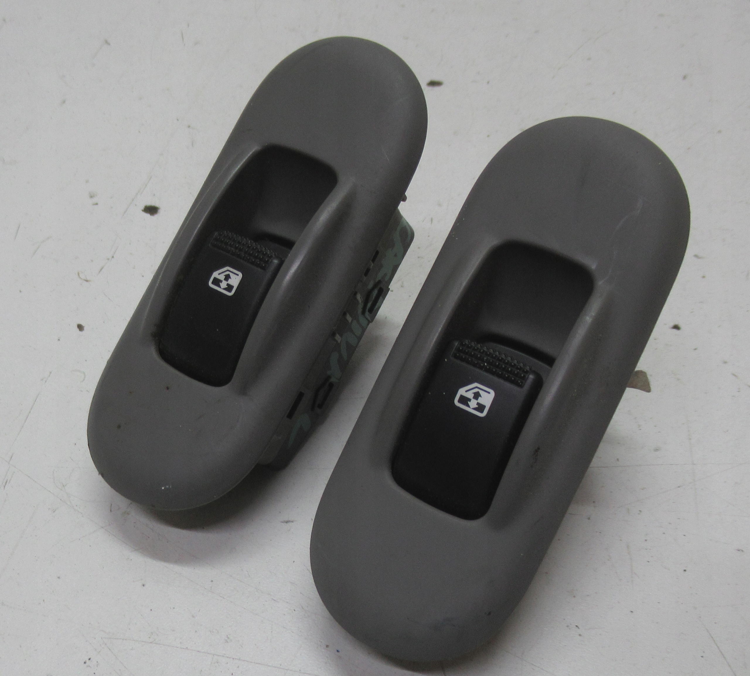 KIA CARNIVAL 07R switch windows 202006137