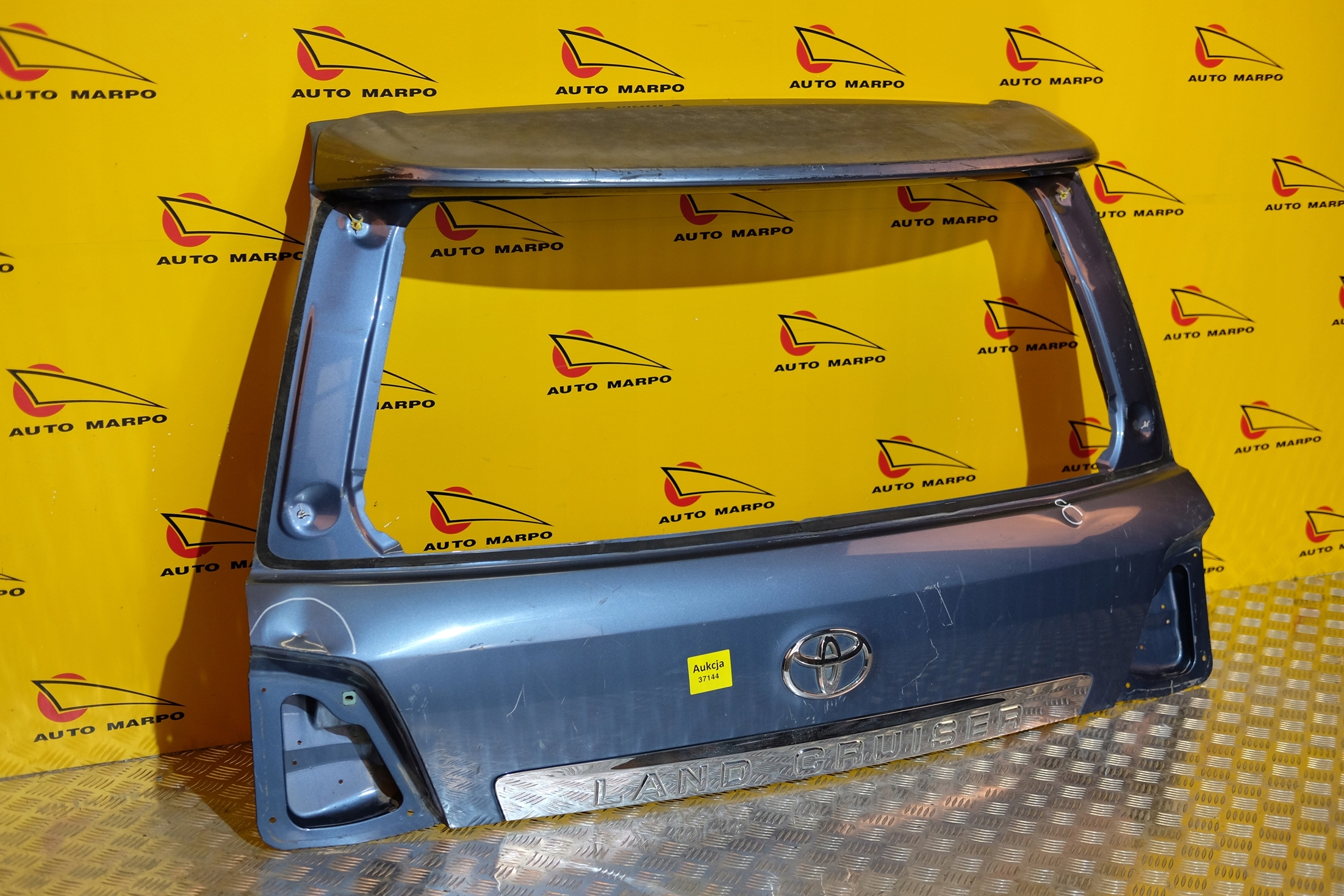 TOYOTA LAND CRUISER 200 V8 2007- KLAPA TYŁ SPOILER Kolor do lakierowania