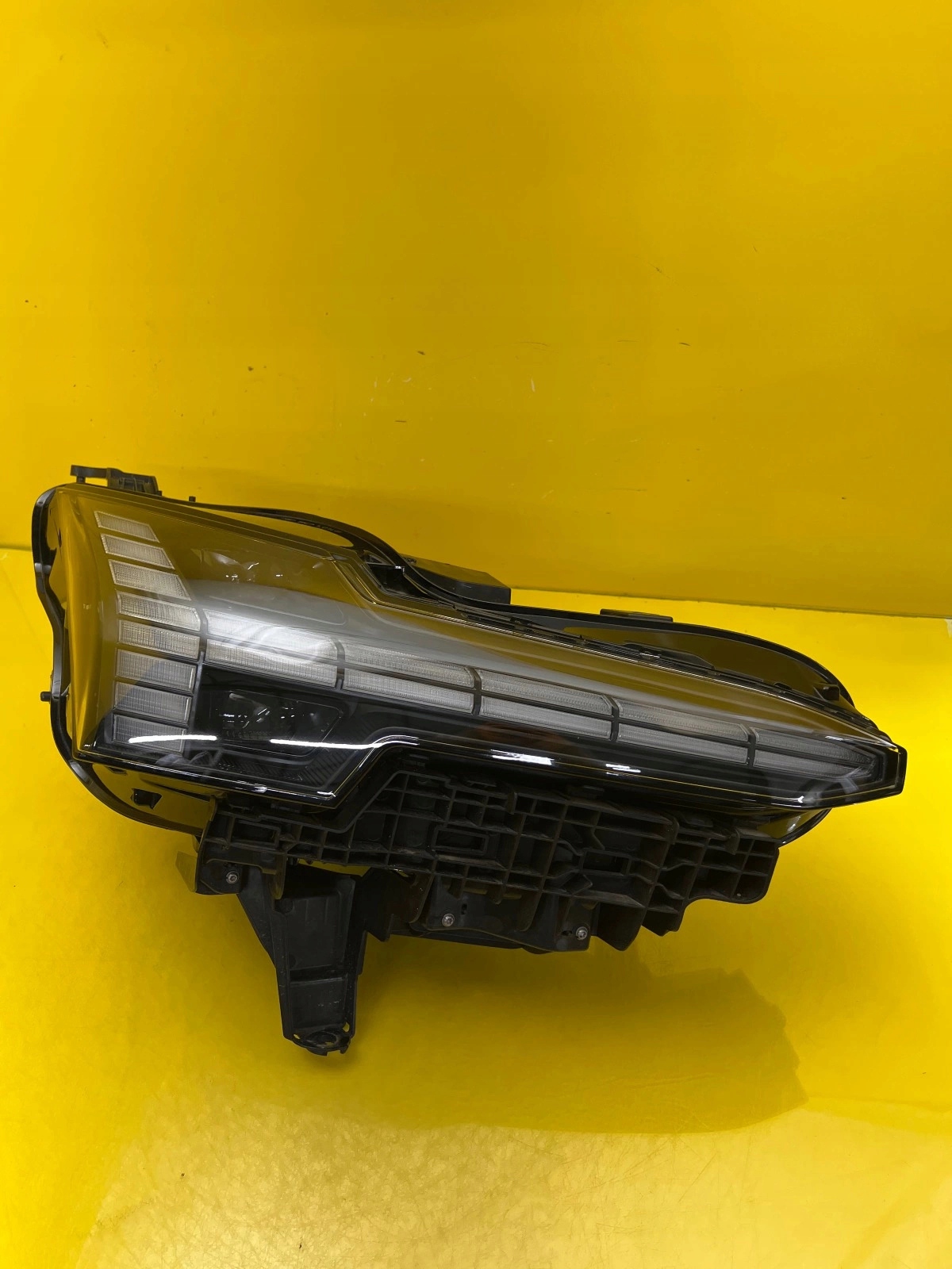 light right front Volvo EX30 Full Led 80000628