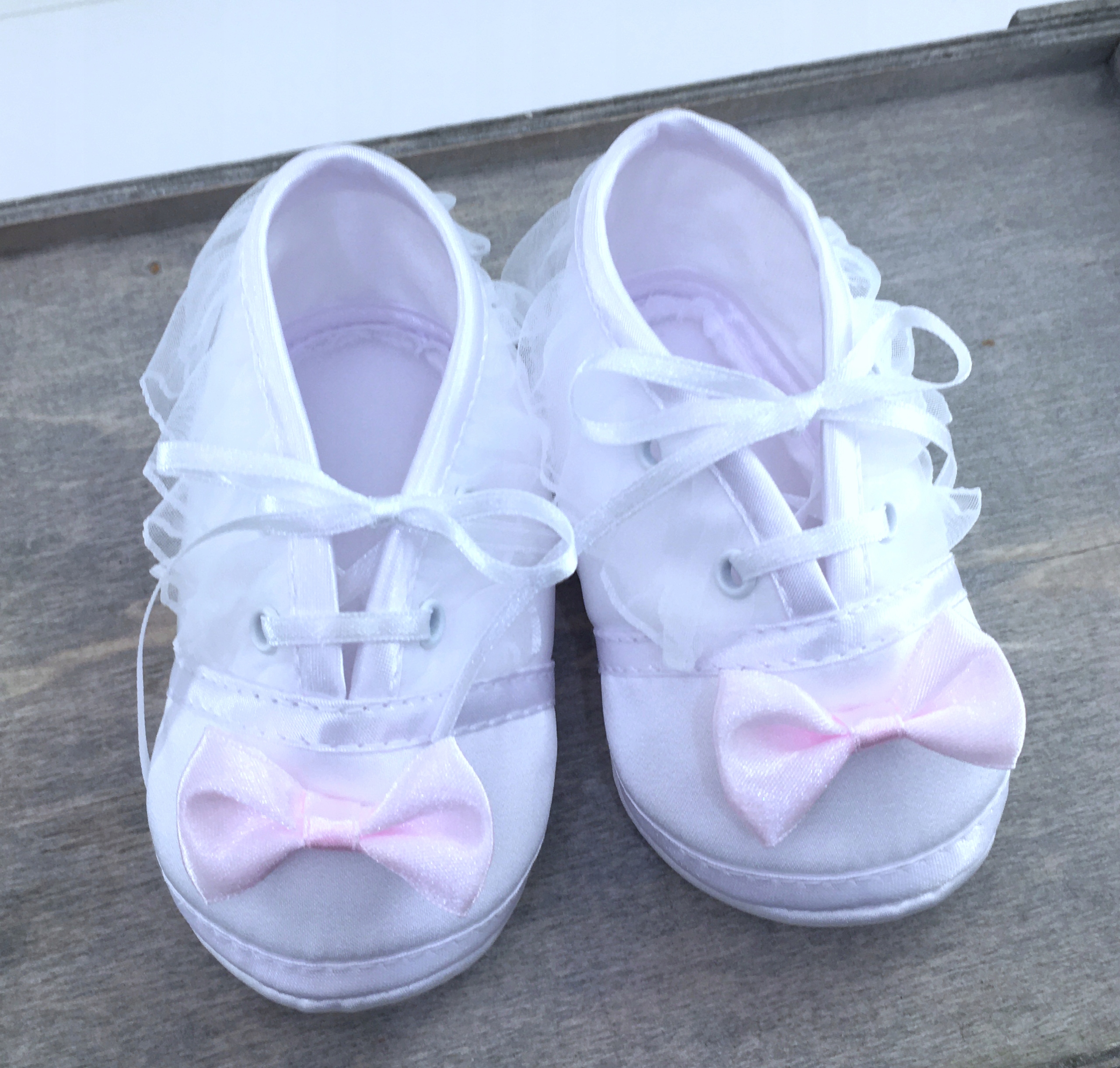 BUCIKI białe wiązane atłaskowe z kokardką 10 cm Rozmiar 10 cm