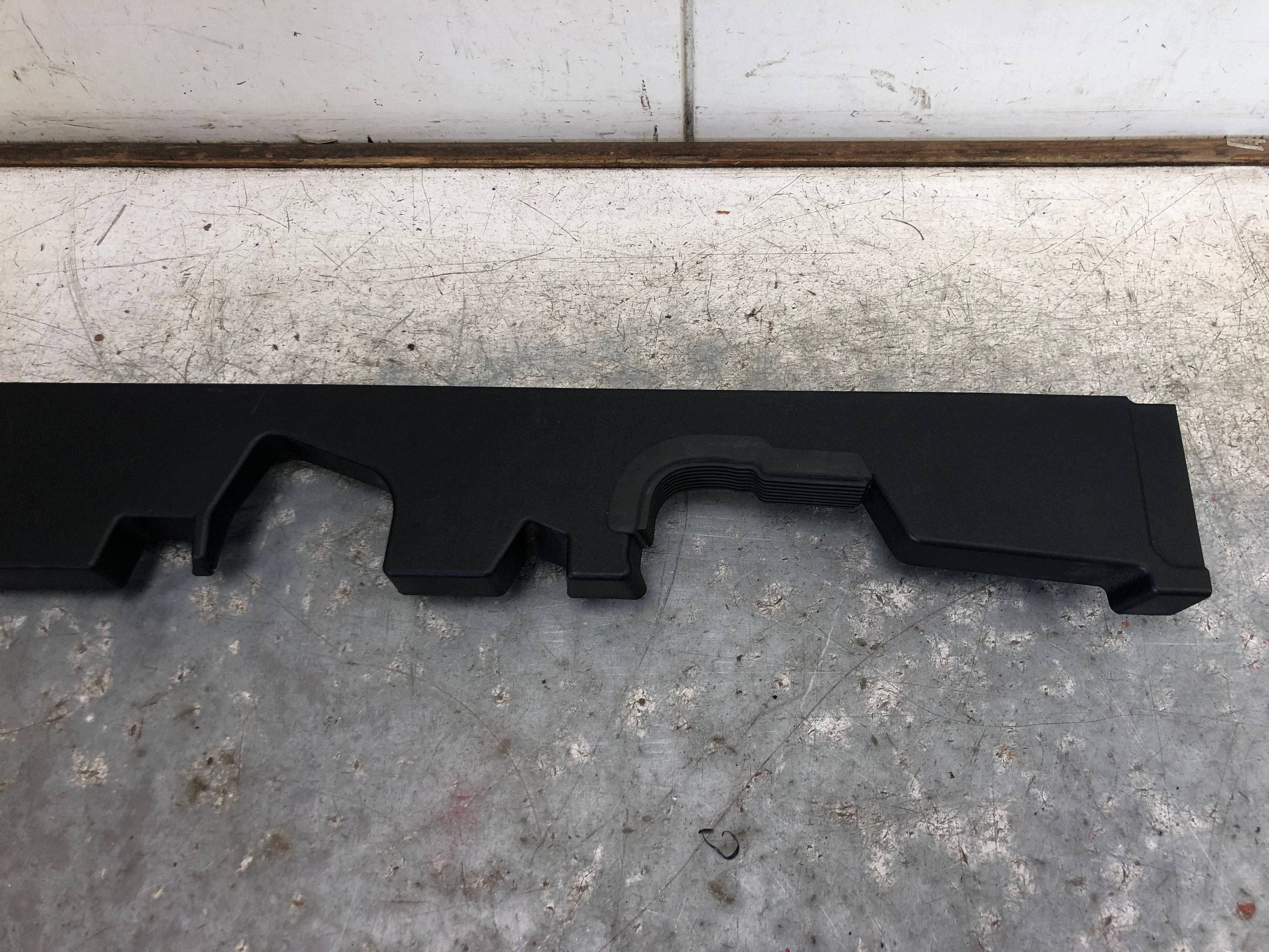 moulding boot left VW GOLF VII KOMBI 5G9864511F