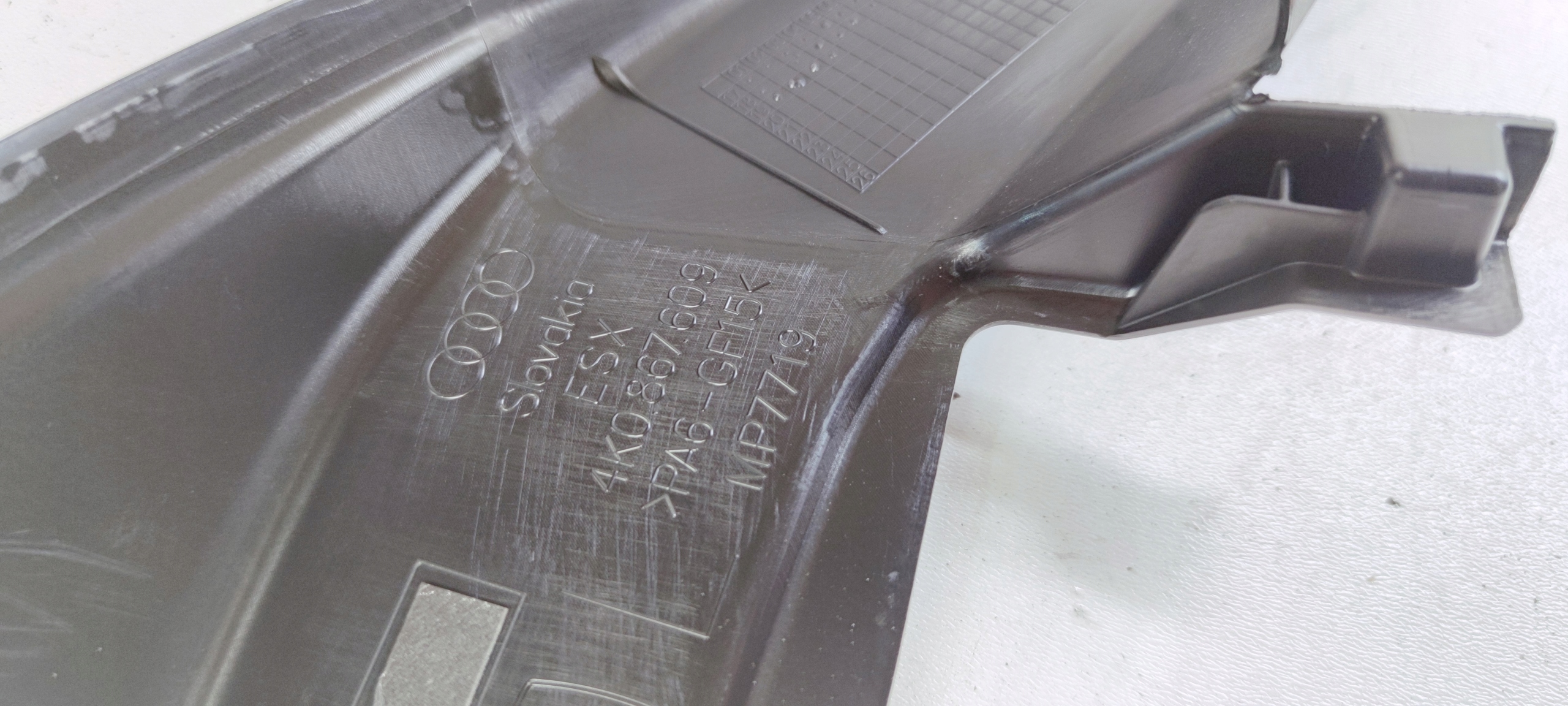 cap door left front AUDI A6 C8 4K0867609