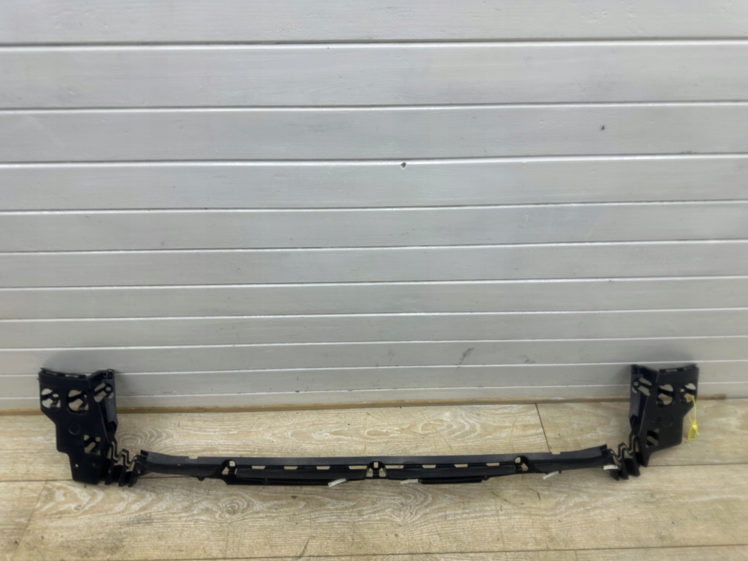 BMW G31 m-packet support console holder of a bumper rear part 8067764