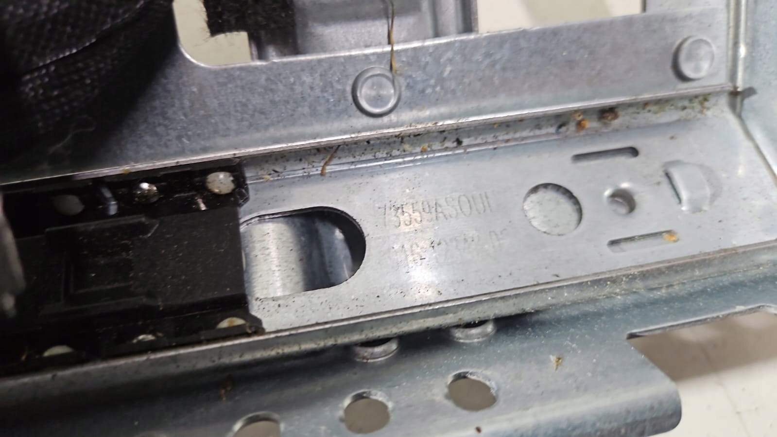 механизм подлокотника renault SCENIC