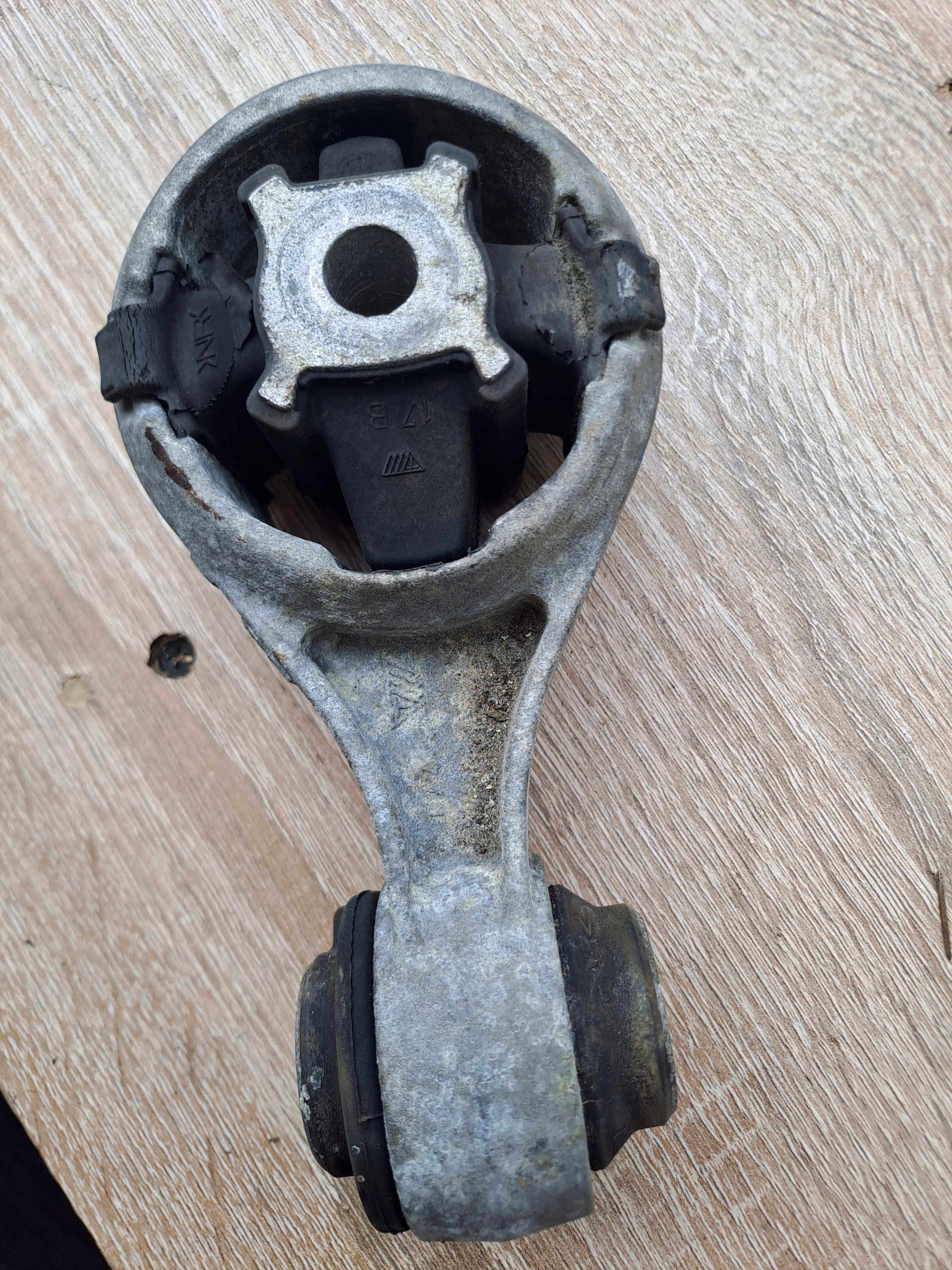 engine mount NISSAN QASHQAI J10 LIFT 2.0 DCI
