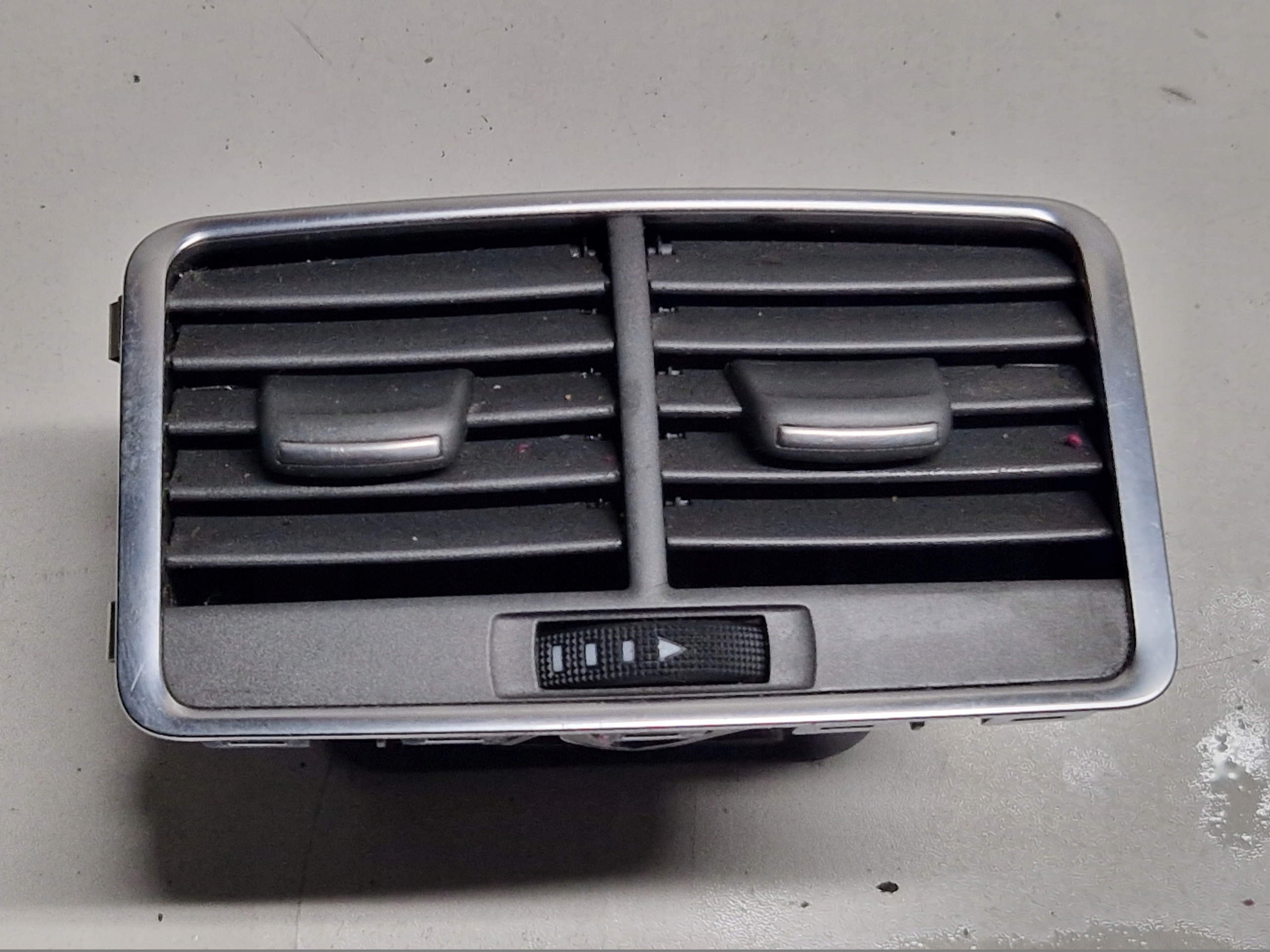 AUDI A6 C6 A6C6 grid air conditioning devices rear part 4F0819203