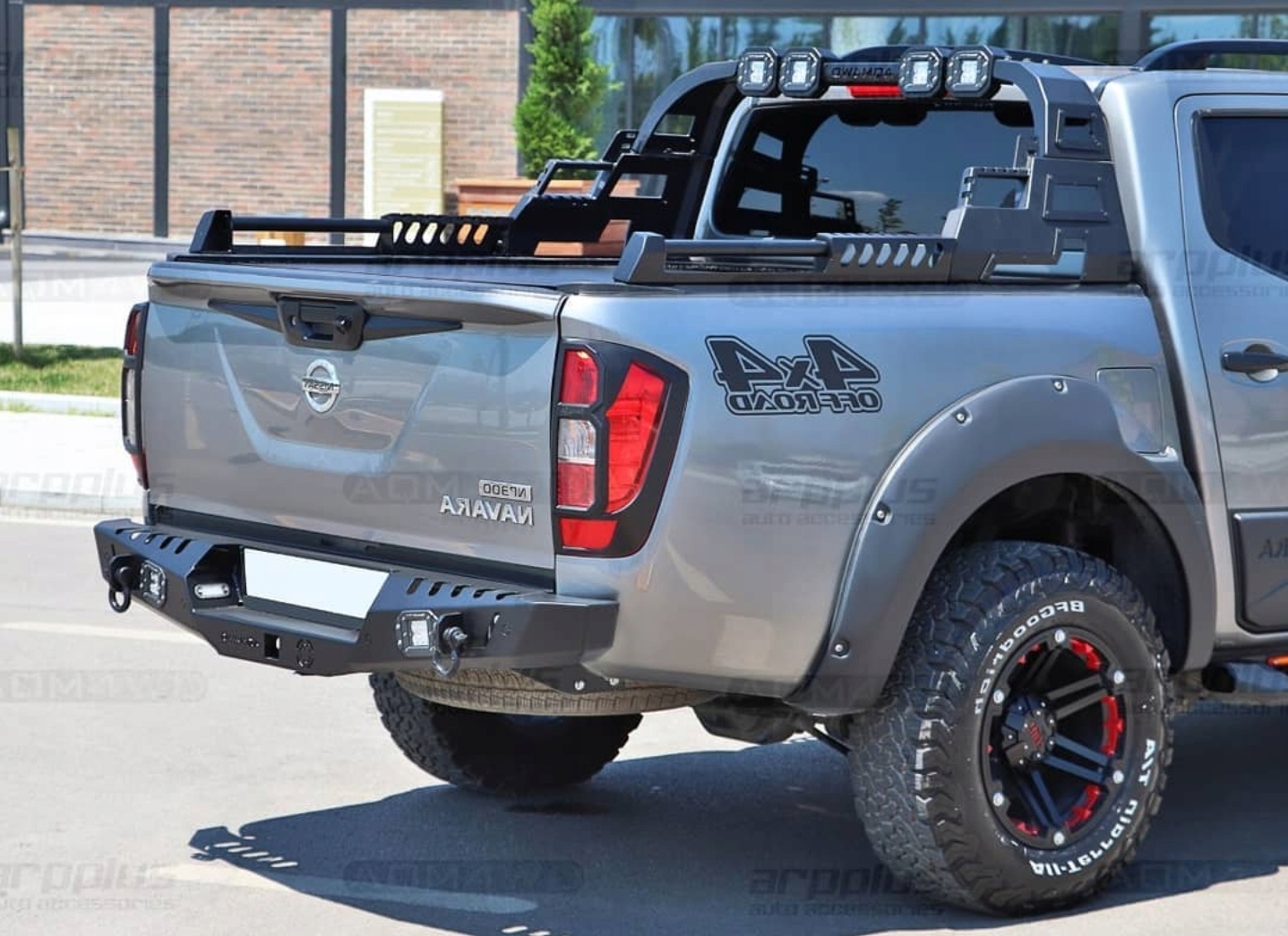 Nissan Navara orurowanie paki Combat + światła LED Producent części Timbernet