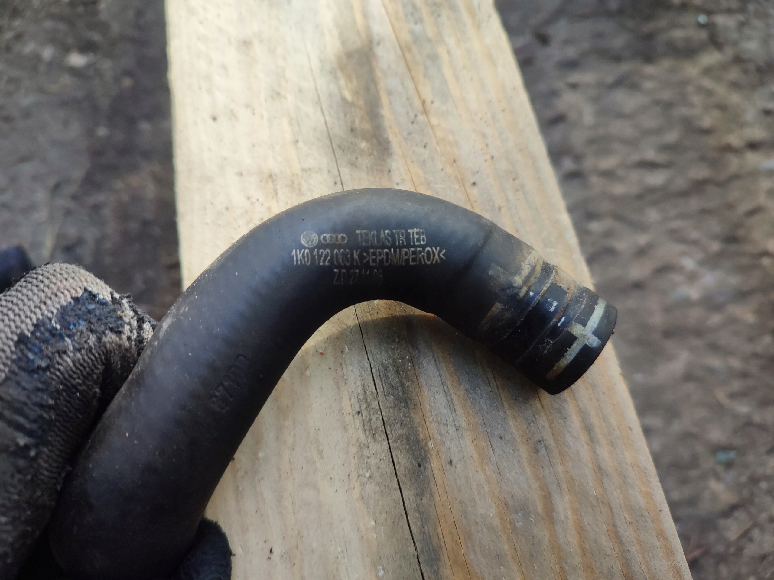 crijevo prijenos vode Audi VW Skoda Seat 1K0122063K