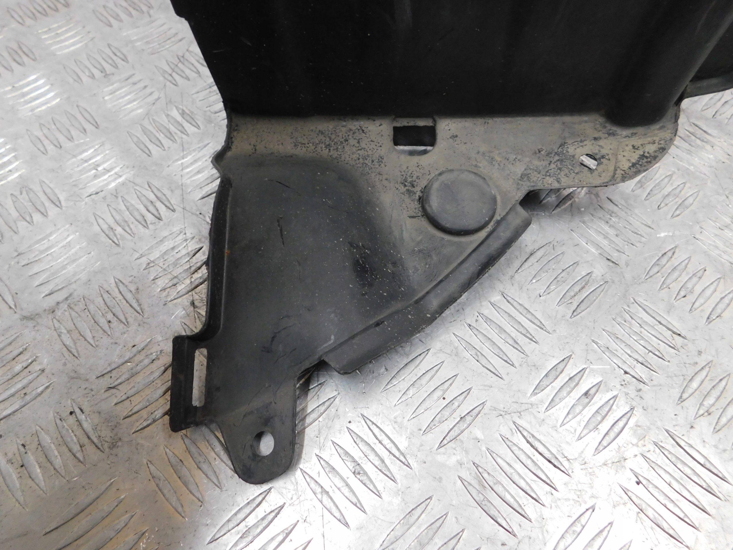 mudguard left front NISSAN PIXO