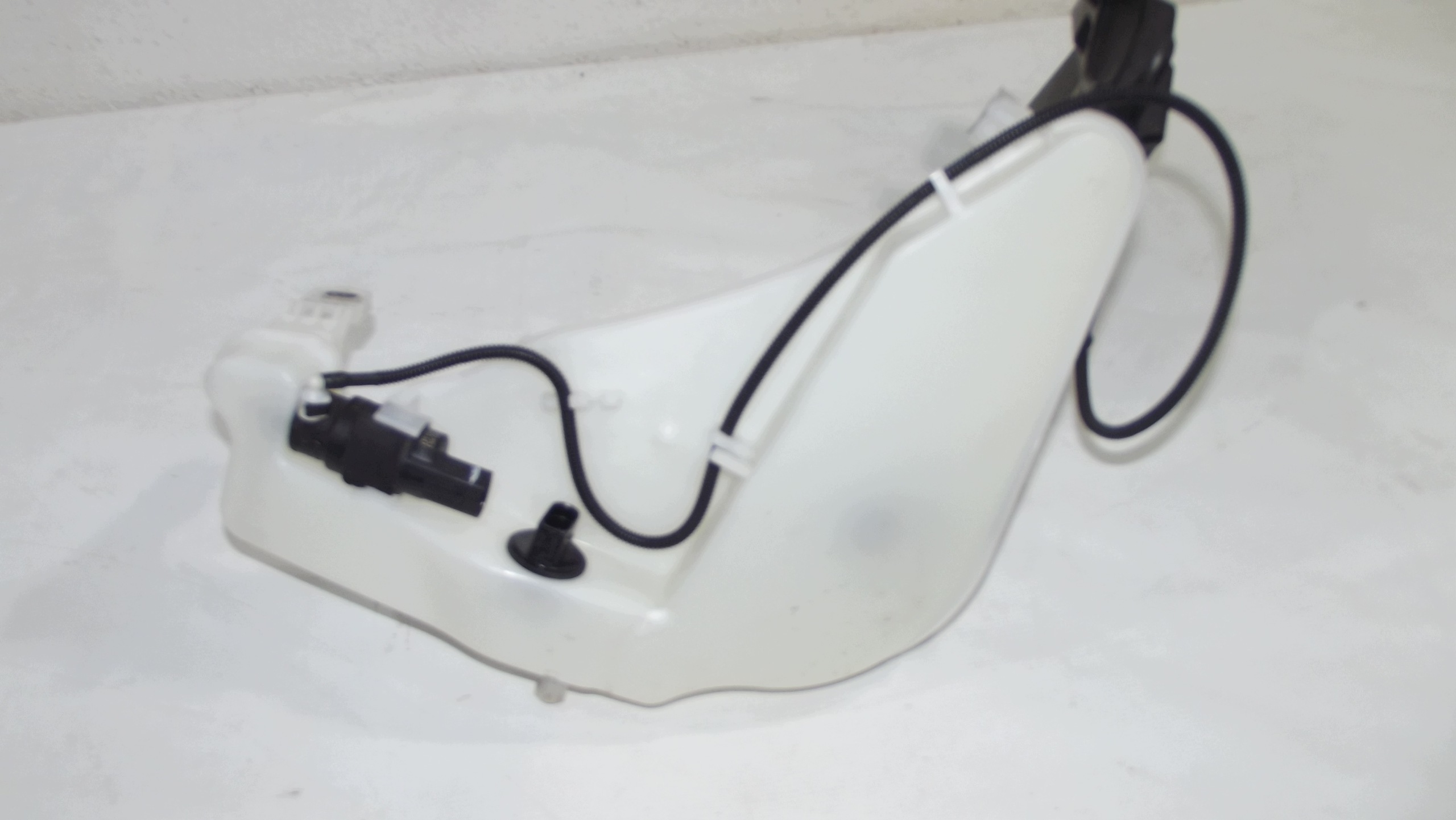 Audi A6 C7 washer fluid tank 4G1955462