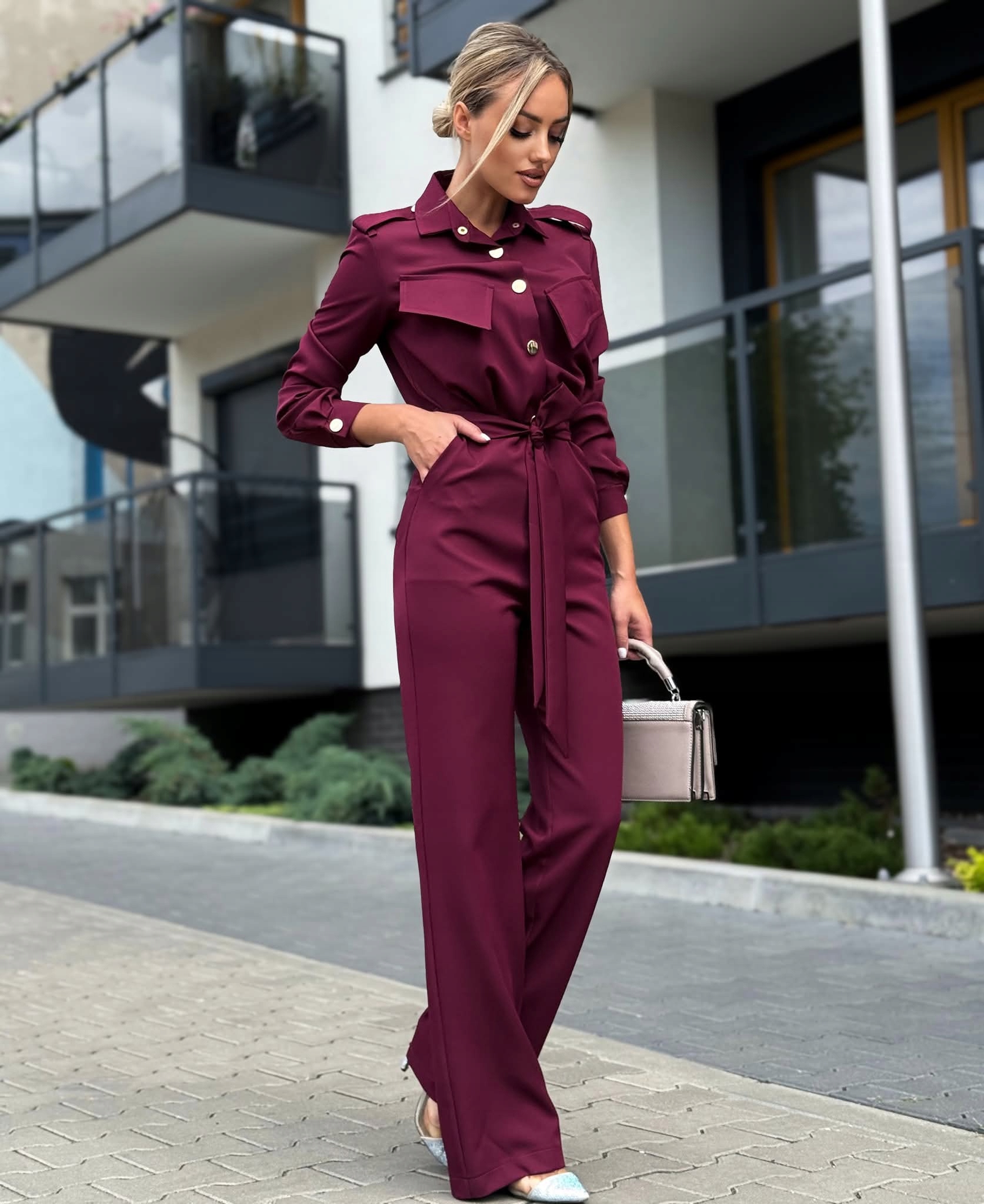 Elegantní dámský overal se zavazováním v pase Pásek Bordo M