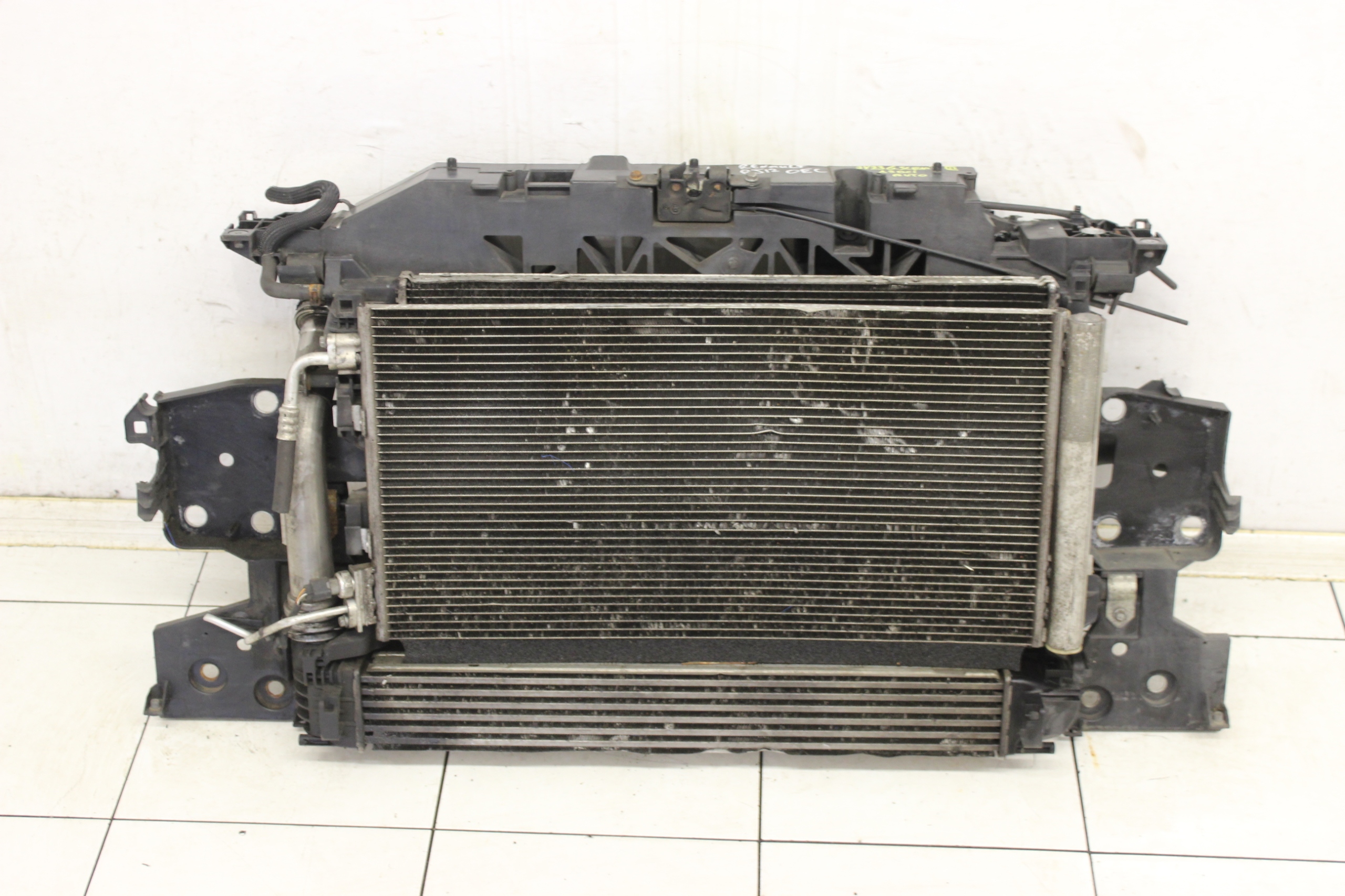 PAS PRZEDNI CHŁODNICE RENAULT SCENIC III 1.5 DCI