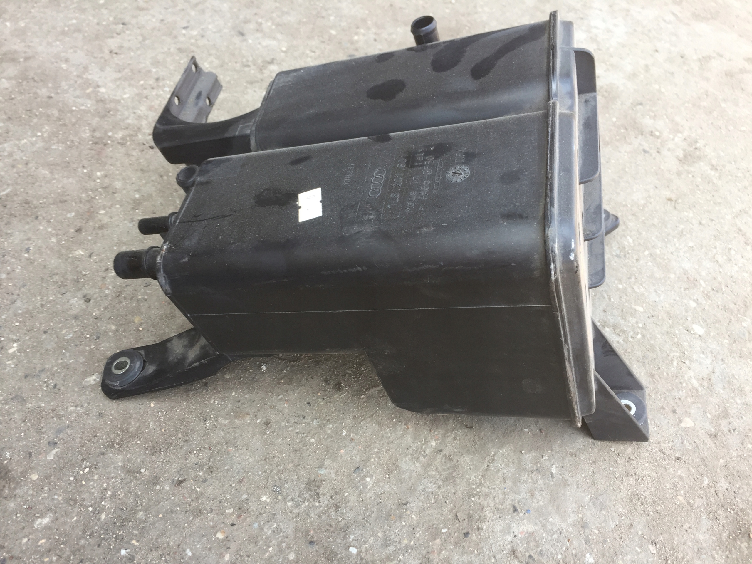 AUDI Q7 4L 3.6 FSI karbonski filter 7L8201801