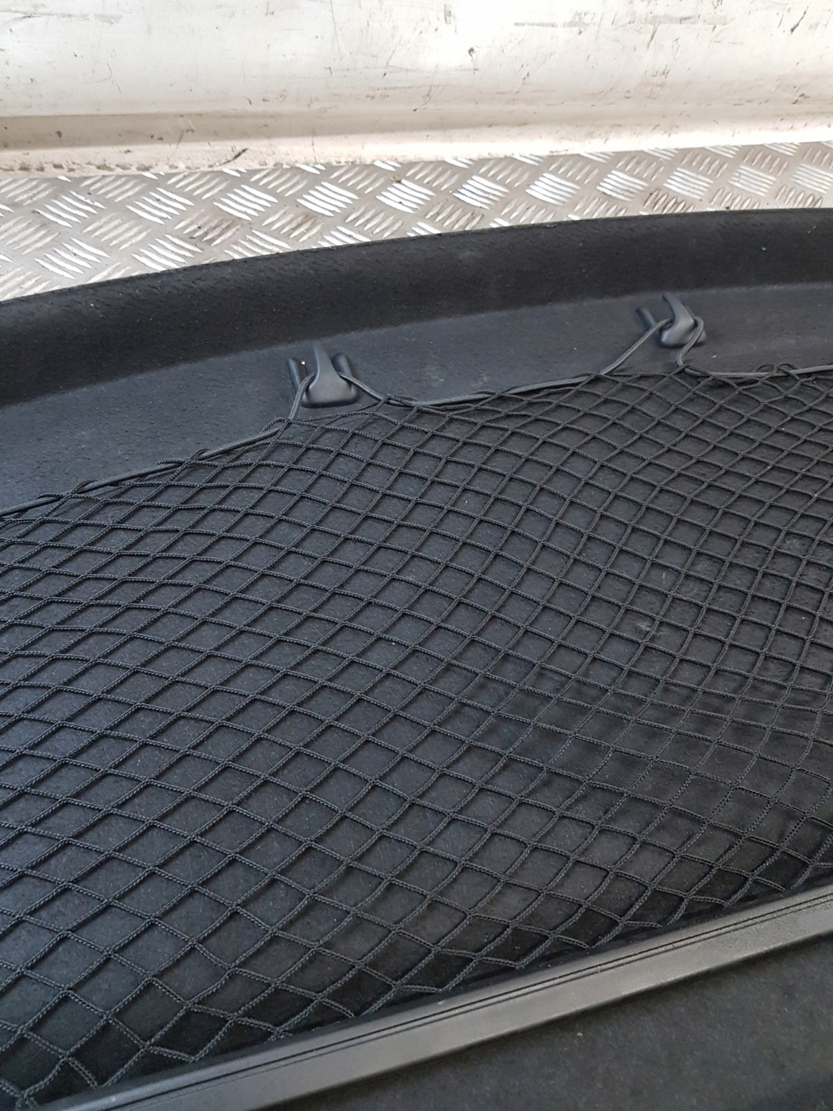 plato rear boot VW GOLF V 05R