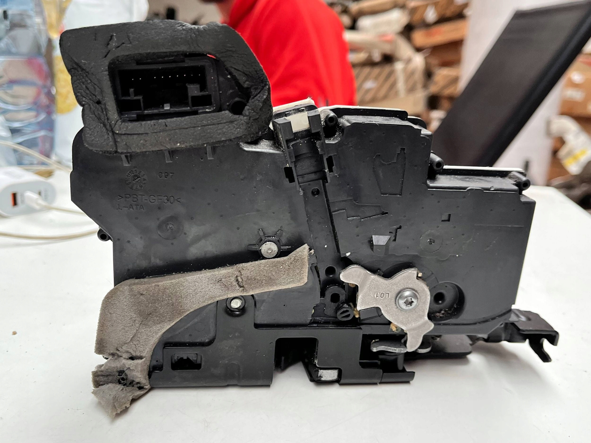 AUDI A6 C8 schloß tür links heck 4K0839015R !J