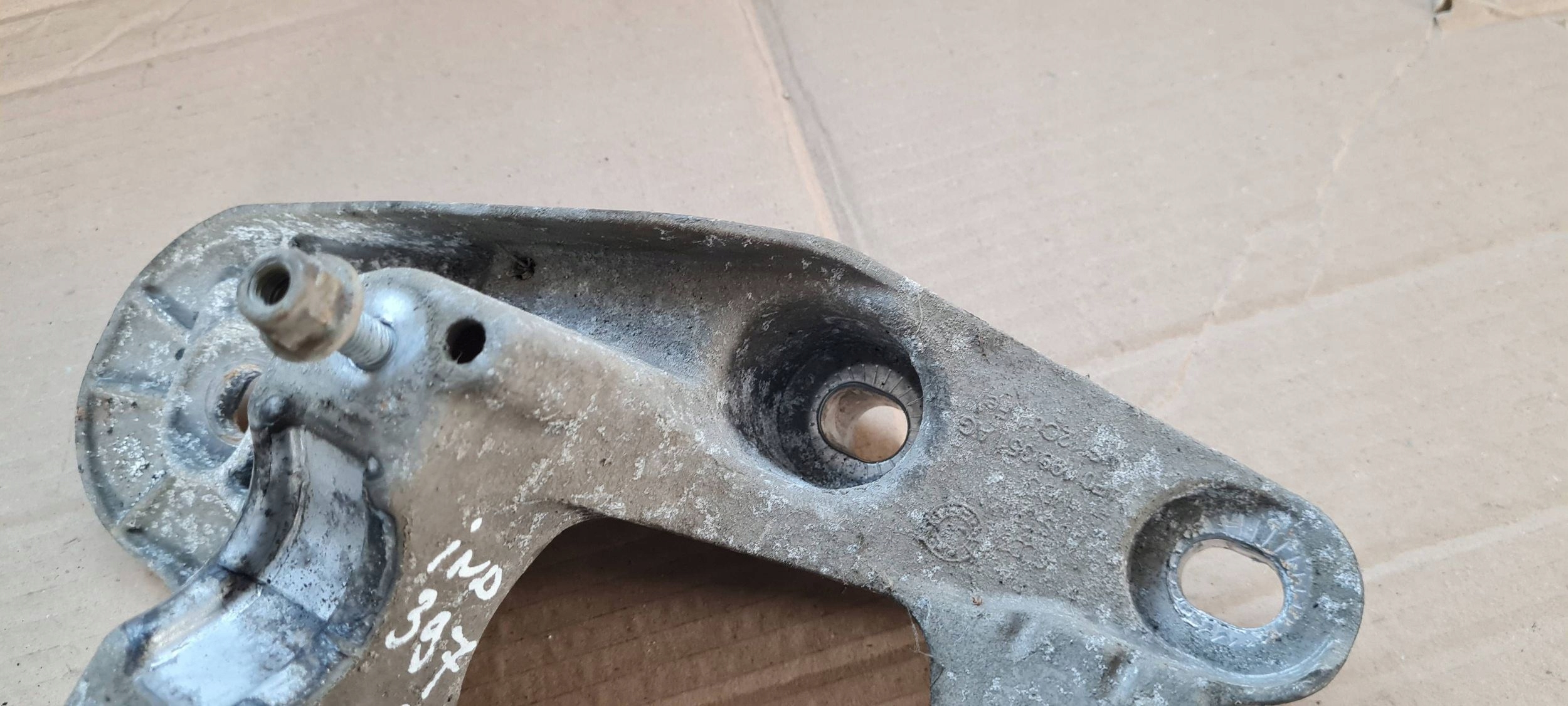 A6 C6 LIFT bracket holder holder of the engine left front 2.0 TDI 4F0199351AG