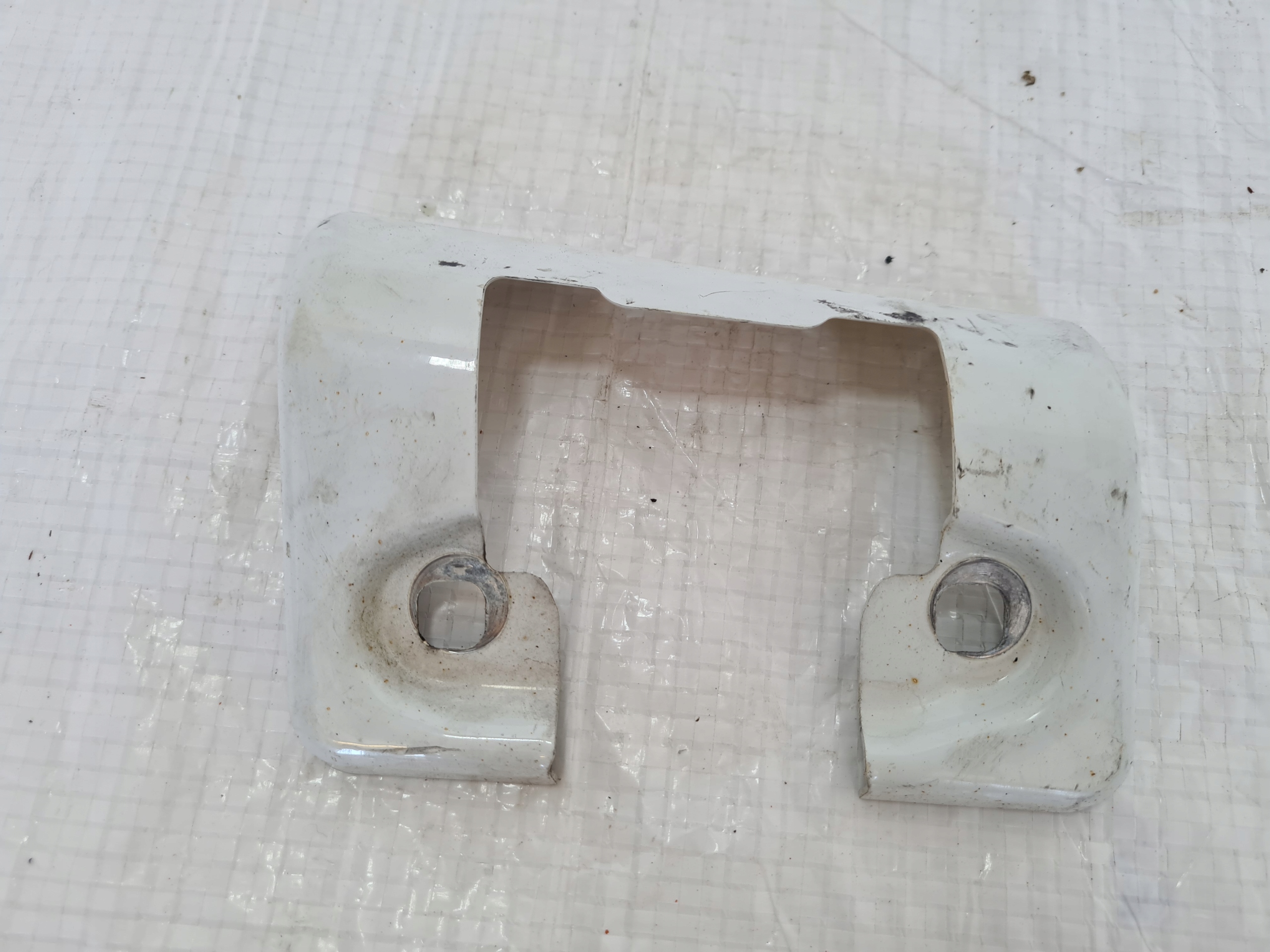 IVECO DAILY 14- OSLONA ZAWIASU ZAWIAS TYLNE DRZWI