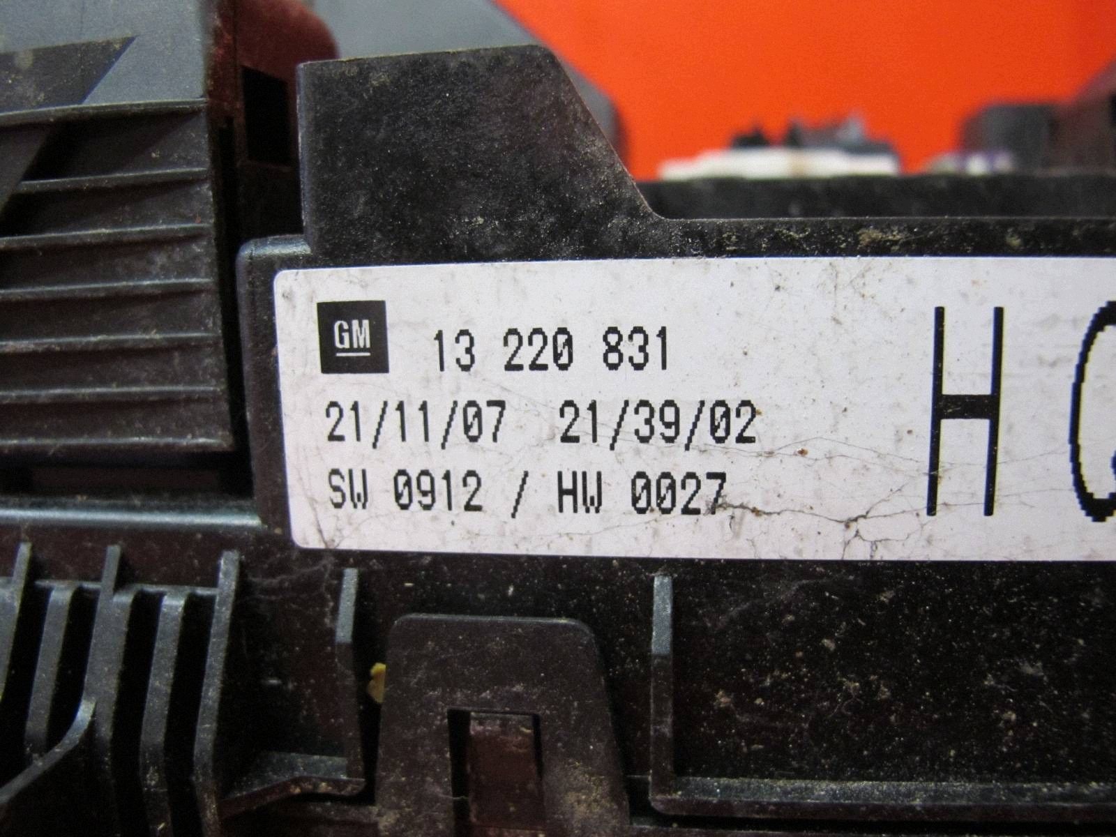 OPEL ZAFIRA B 2 II module control unit fuse box 13220831