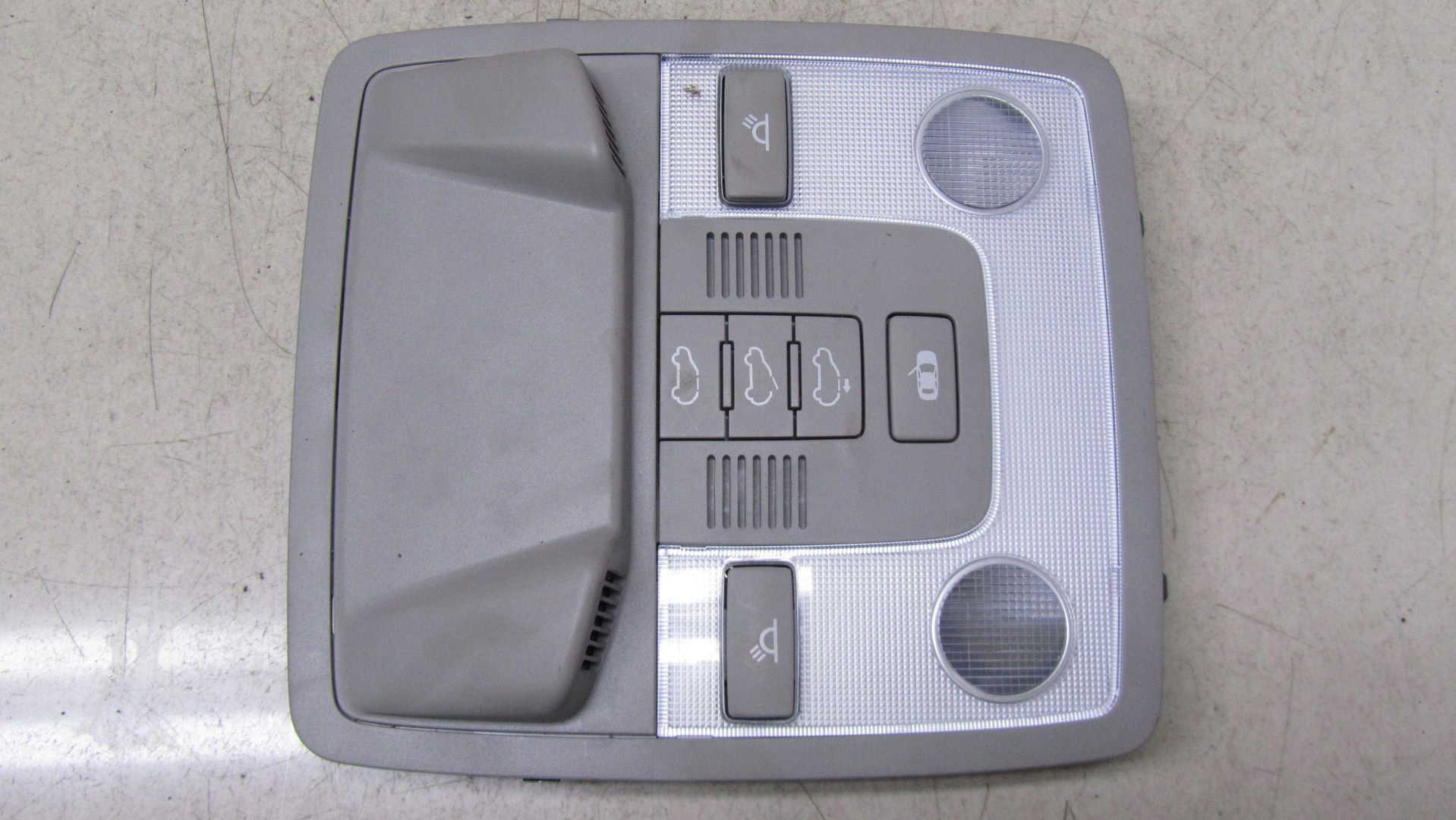 102/068 - KIA SPORTAGE III ЛАМПА ОСВЕЩЕНИЕ КАБИНЫ 10-14