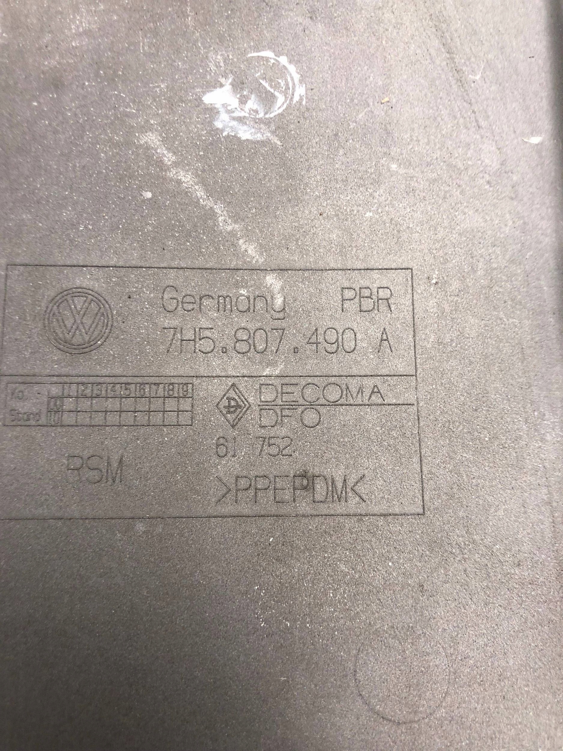 grid of a bumper right front VW T5 7H5807490A