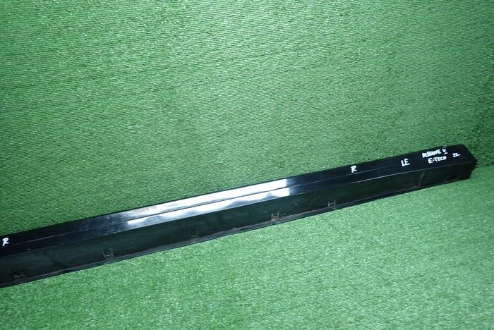 RENAULT MEGANE V E-TECH 22- moulding threshold left