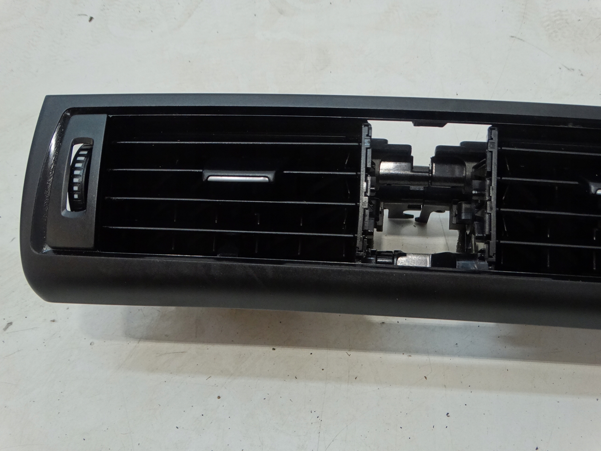 central grid air conditioning devices BMW 1 F20 2013R. 9207116-12