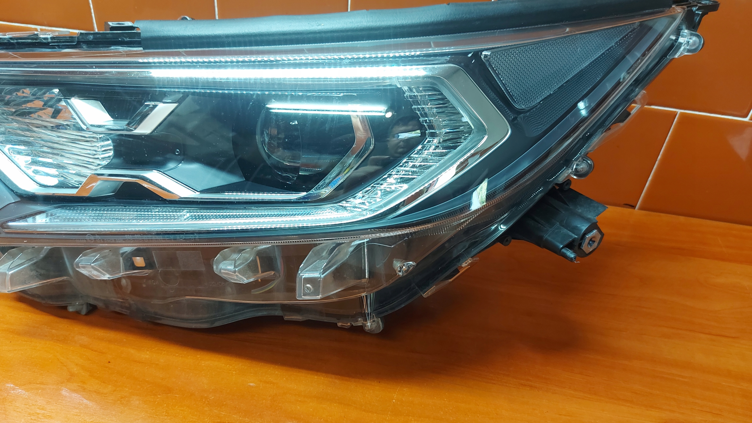 REFLEKTOR light left left front TOYOTA RAV4 V 18