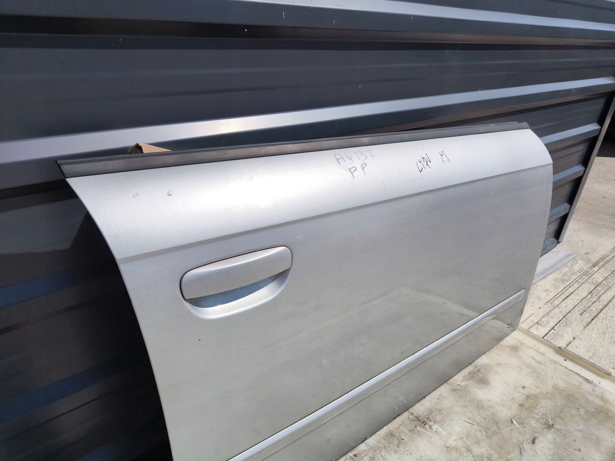 door right front AUDI A4 B7 LY7W sedan AVANT KOMBI