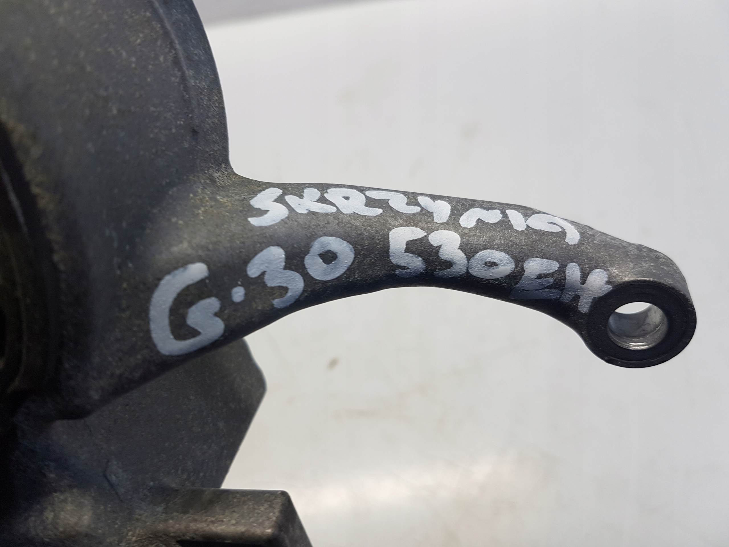 BMW G30 530E gearbox mount 6862578