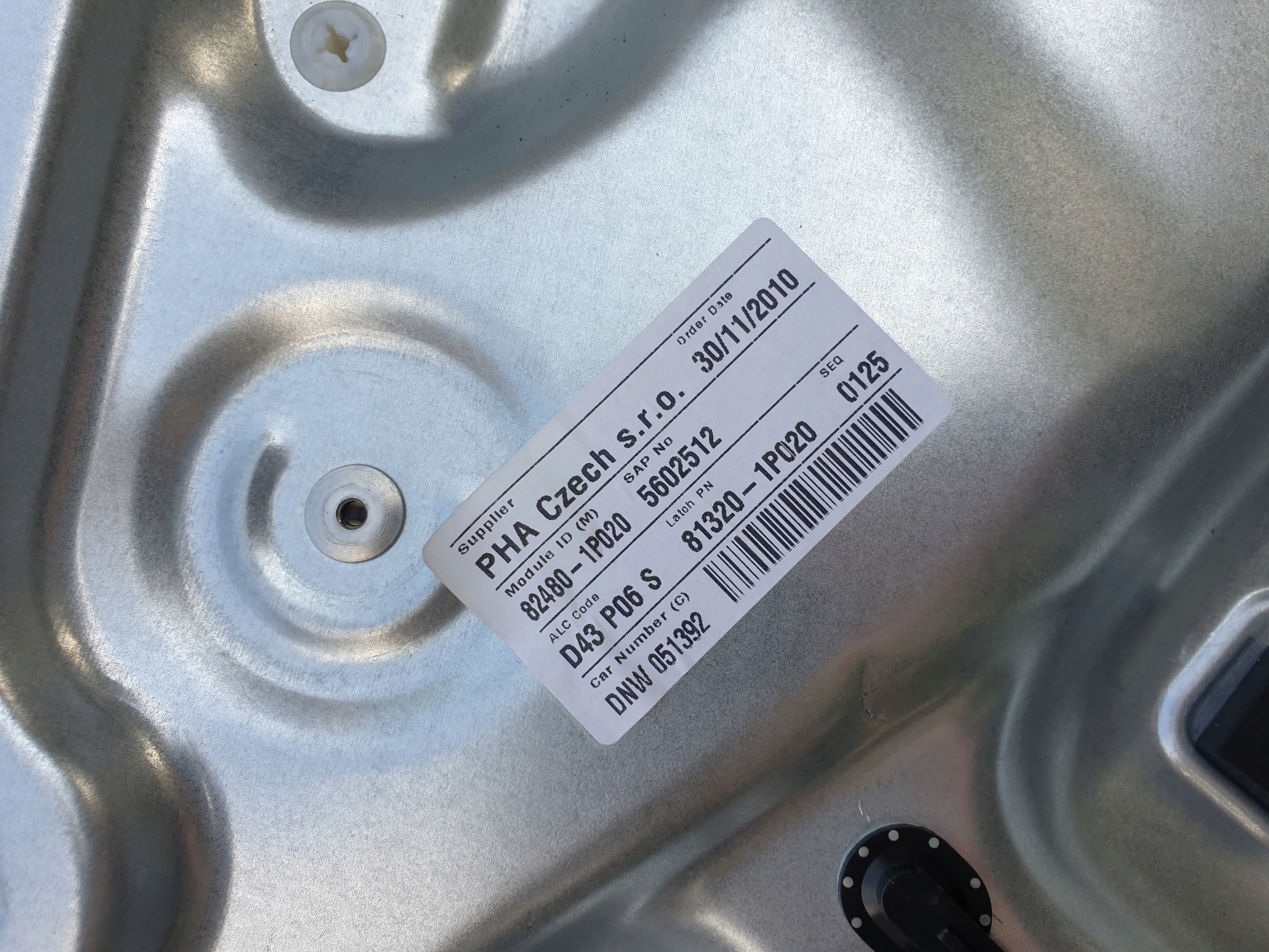 window regulator right front KIA VENGA 2009- 82480-1P020