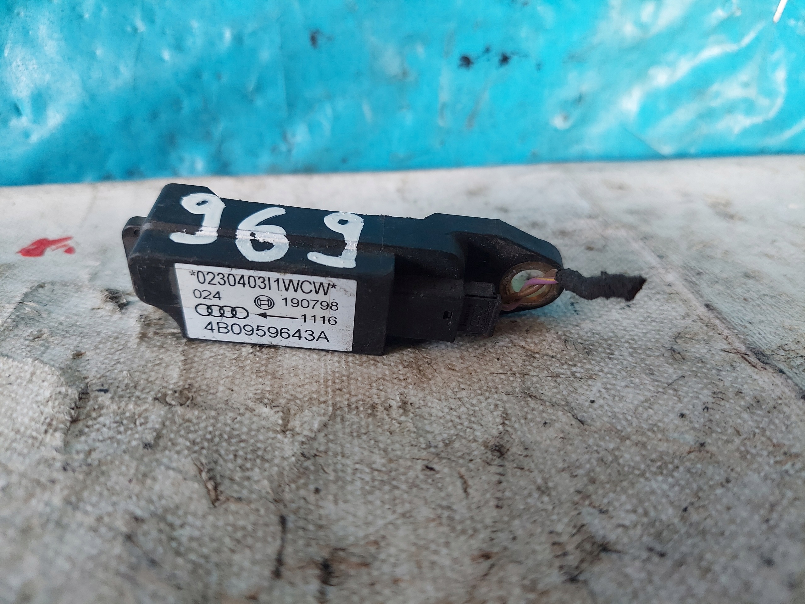A6 C5 4B0959643A crashsensor drucksensor BOCZNEGO