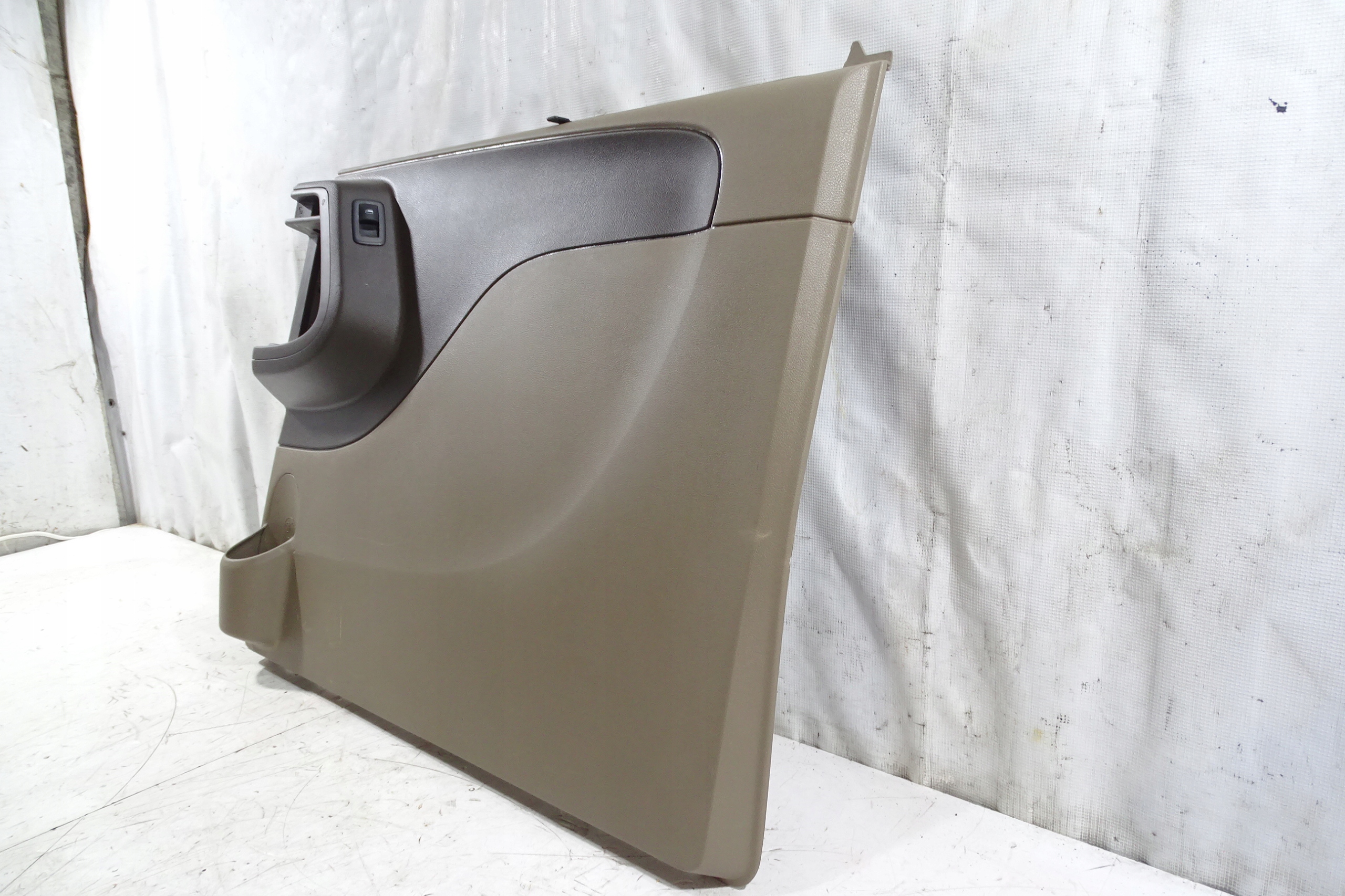 CHRYSLER TOWN COUNTRY 11- BOCZEK DRZWI PRAWY TYŁ Producent części Chrysler OE