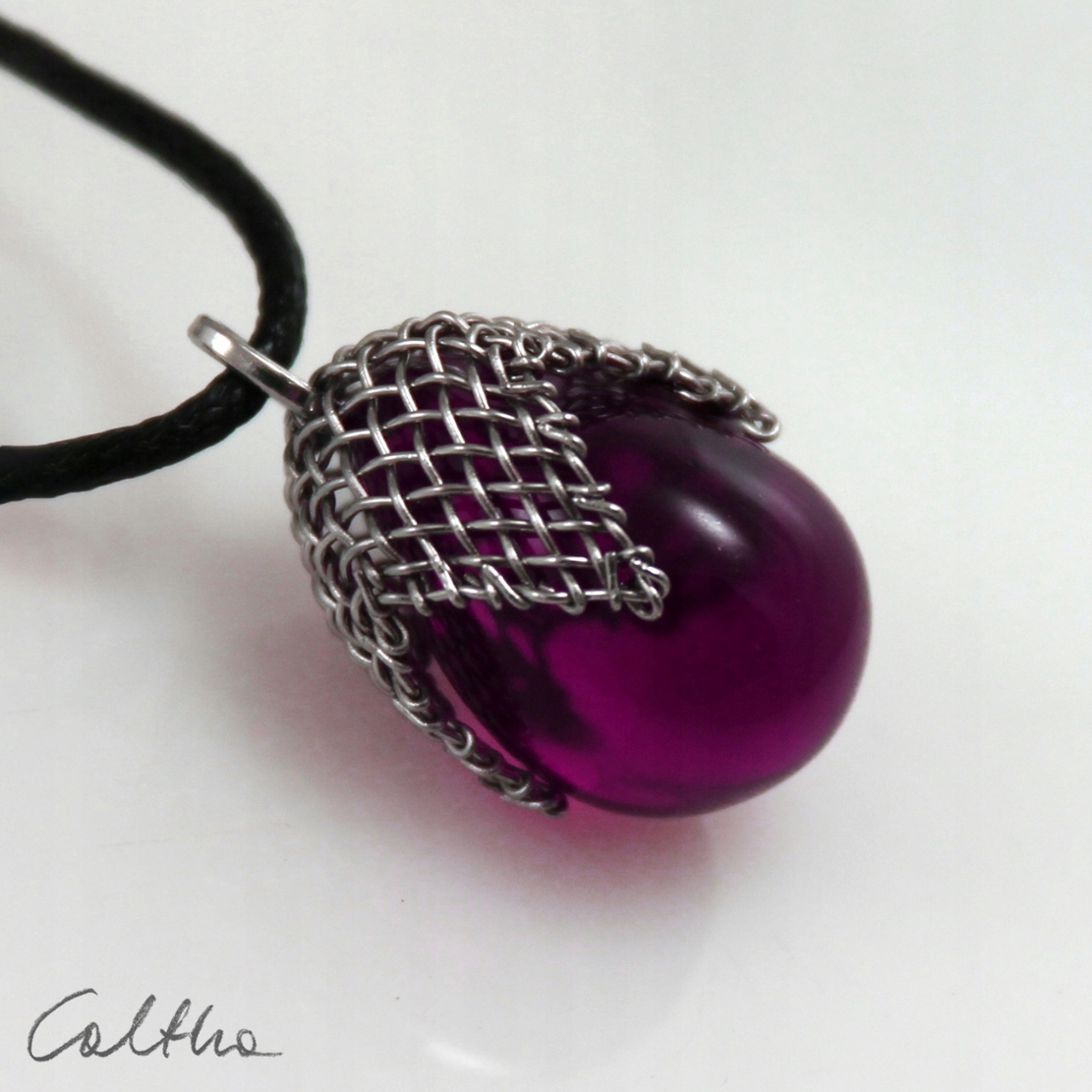 Fialová přívěsek M ruční práce