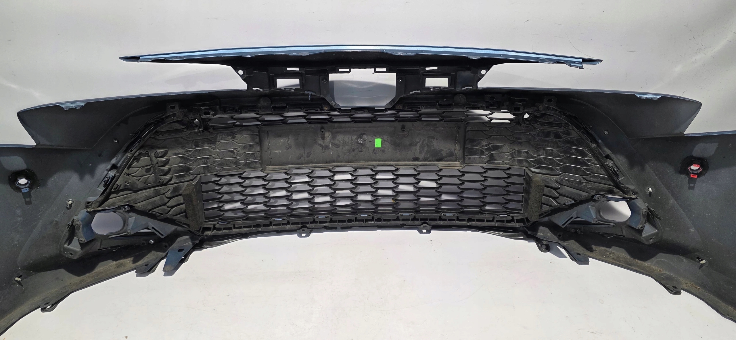Frontstoßstange Grill TOYOTA COROLLA E21 TREK 19- PDC Spritzdüsen Original 521