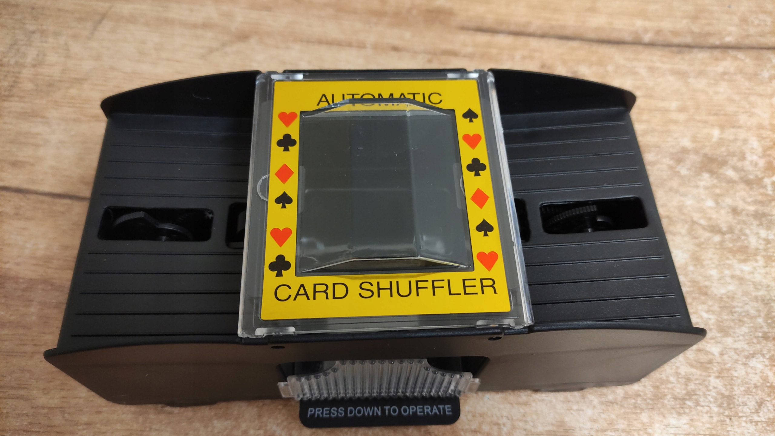 Tasowarka do kart Relaxdays 10020520 elektryczna czarna Rodzaj urządzenie do tasowania kart