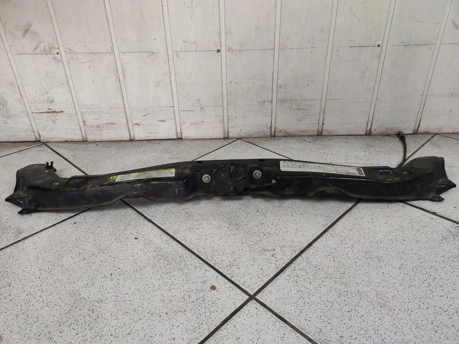 support panel for radiators pillar iron Chrysler Town and Country 5 2009 05274607AA