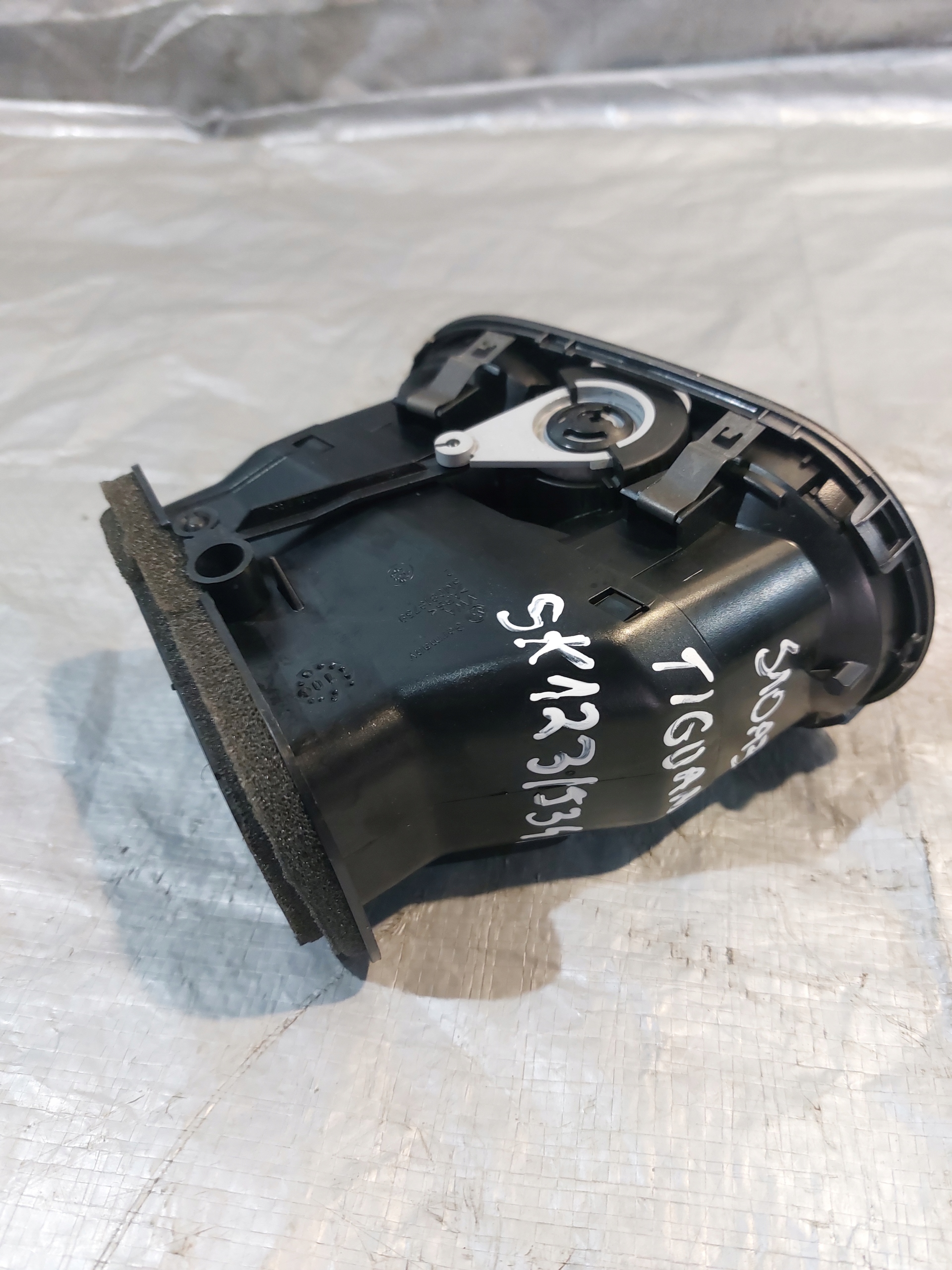 grid air conditioning devices right VW TIGUAN and