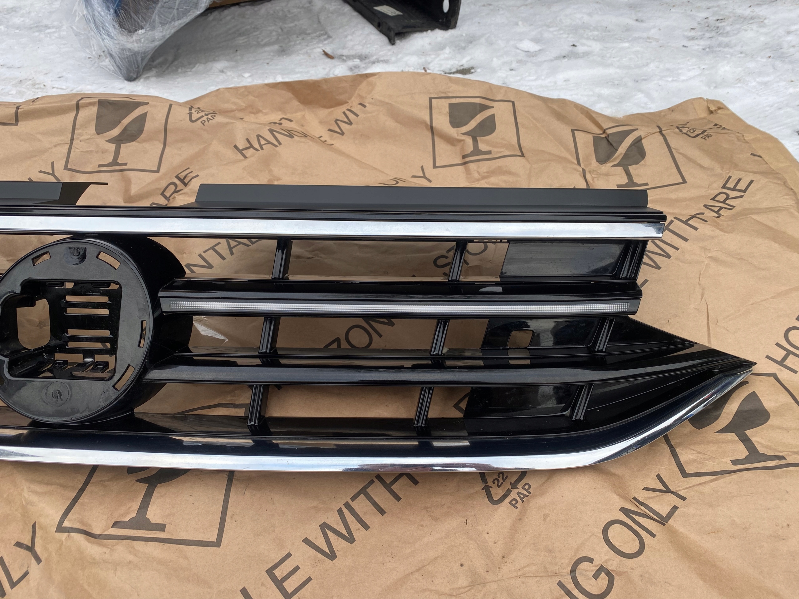 VW TIGUAN II LIFT R-LINE GRILL ATRAPA ZDERZAKA LED ALLSPACE Waga produktu z opakowaniem jednostkowym 10 kg