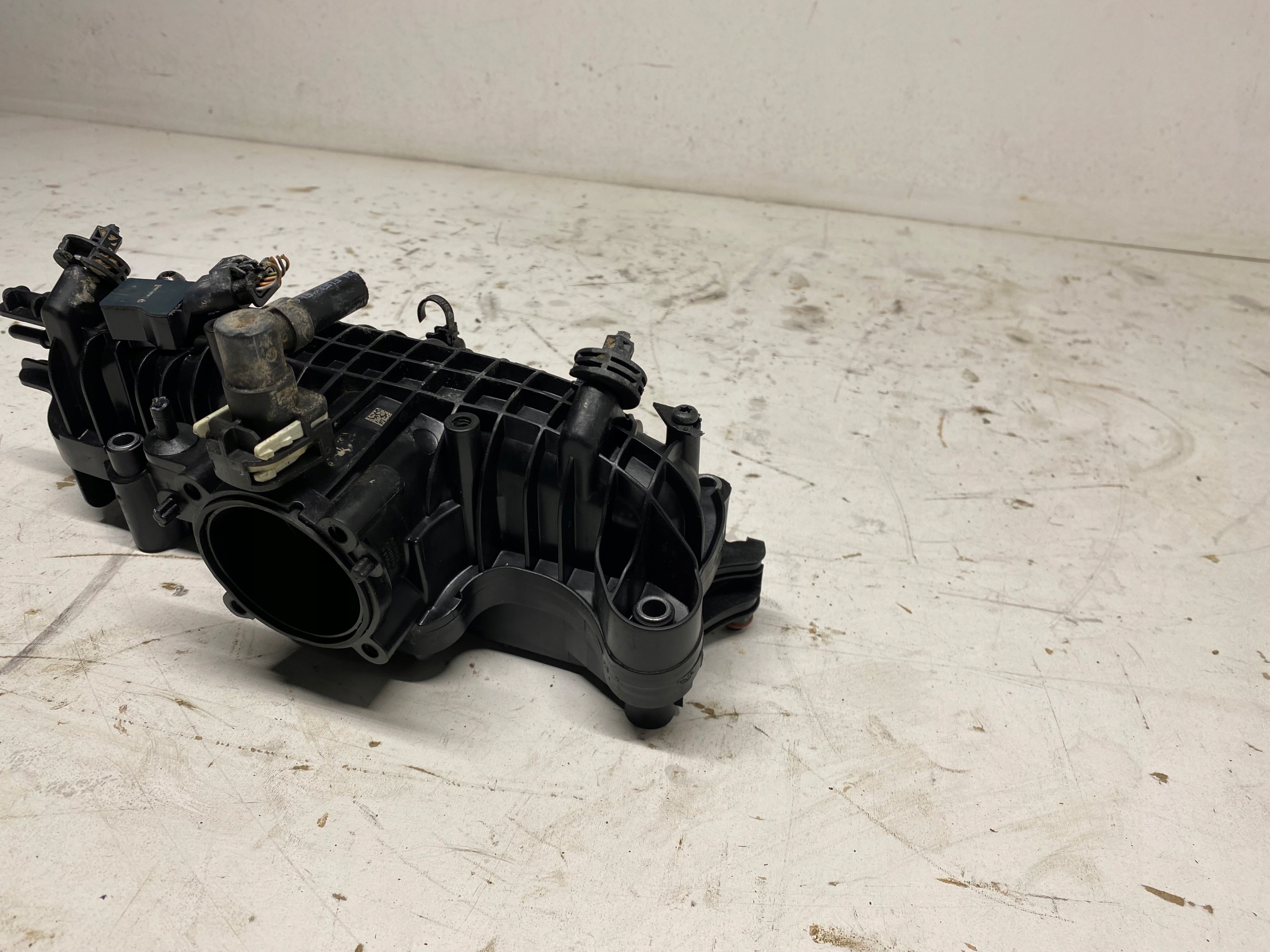 VOLVO XC40 T3 1.5 HYBRYDA intake manifold HYBRID
