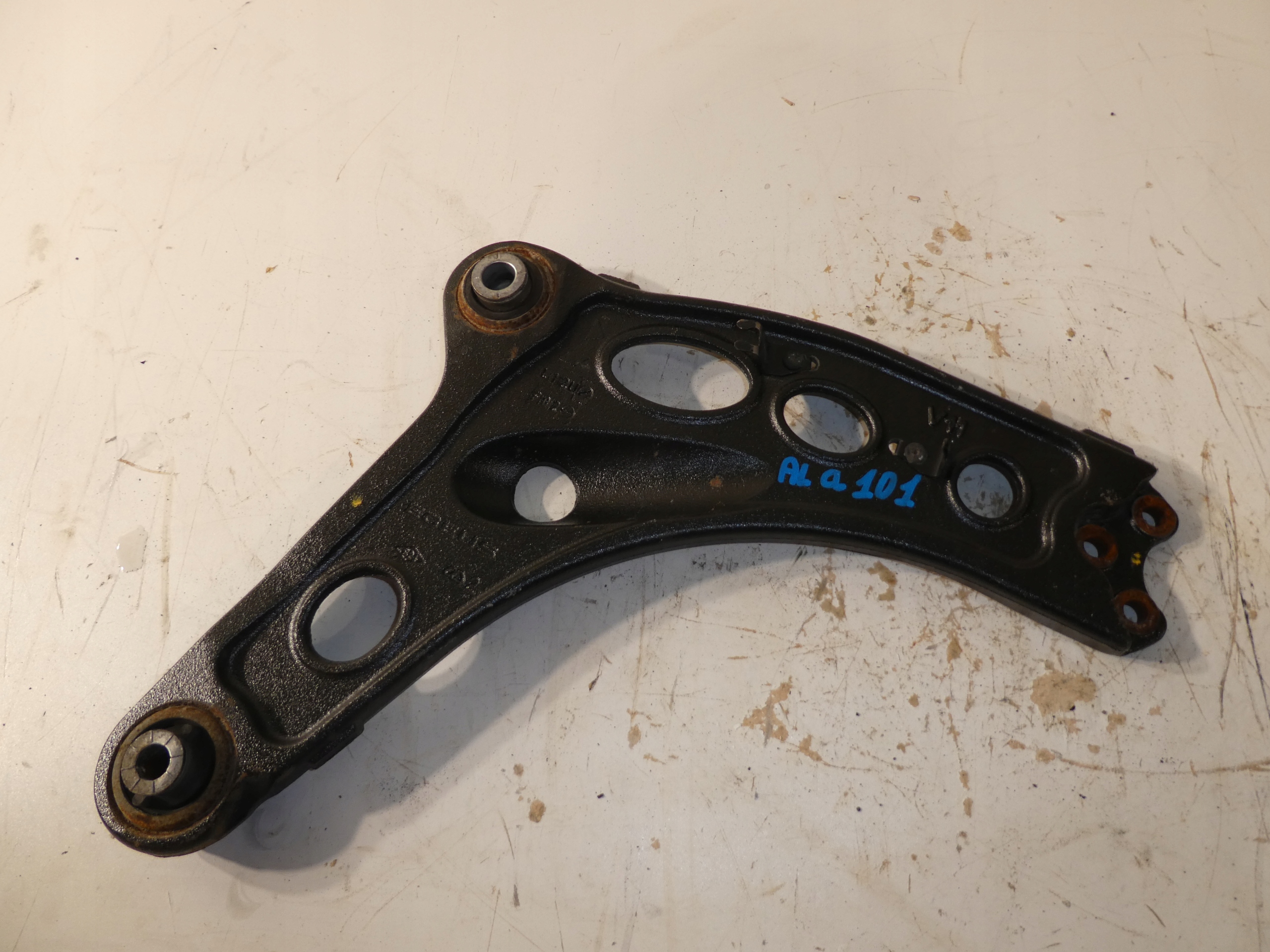 Querlenker vorne TRAFIC III VIVARO B 8200688035