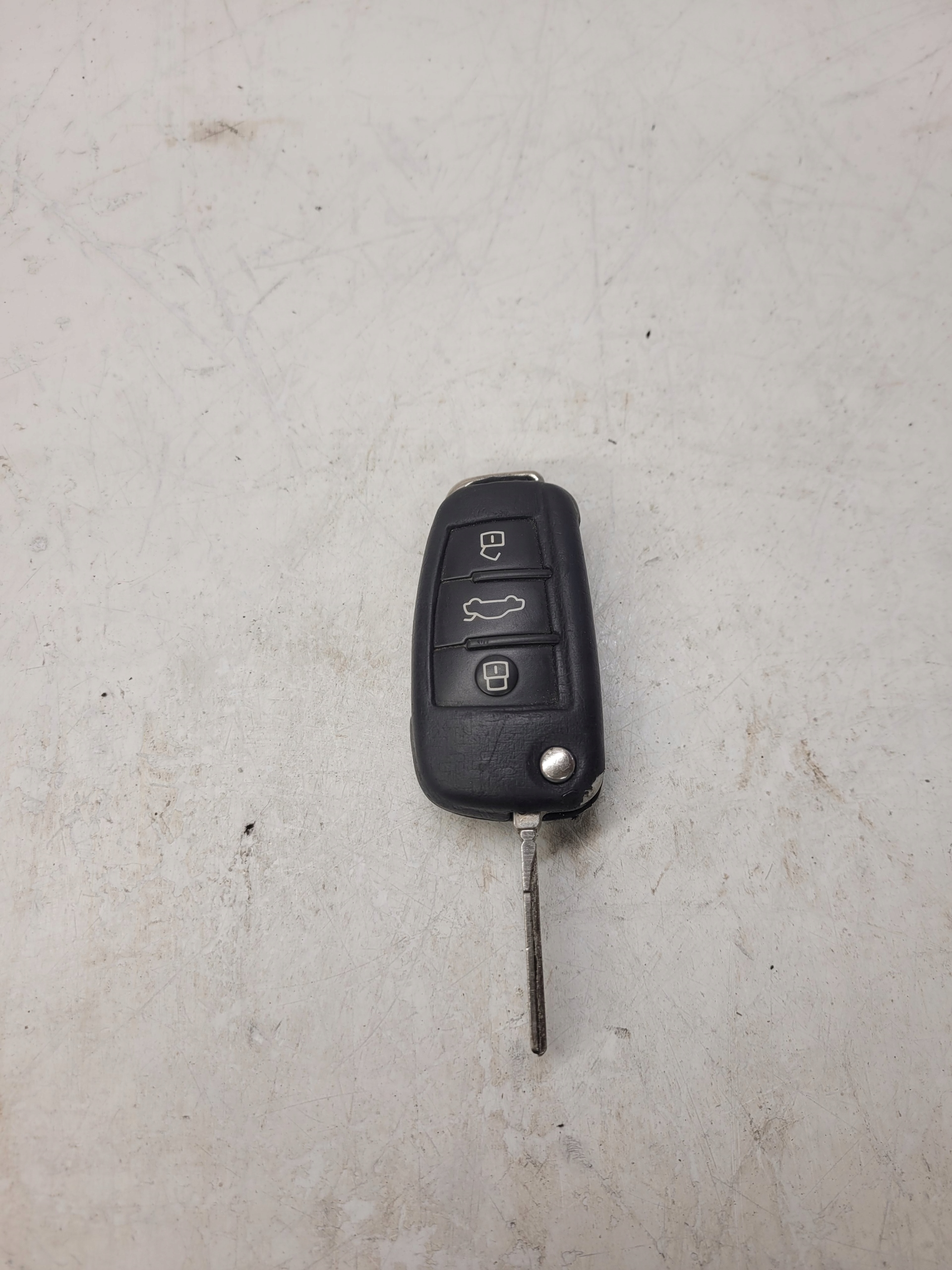 key PILOT SCYZORYK AUDI A3 8V 8V0837220