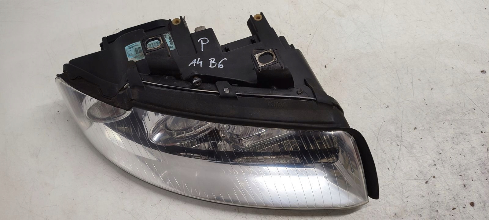 light front front right Audi A4 B6