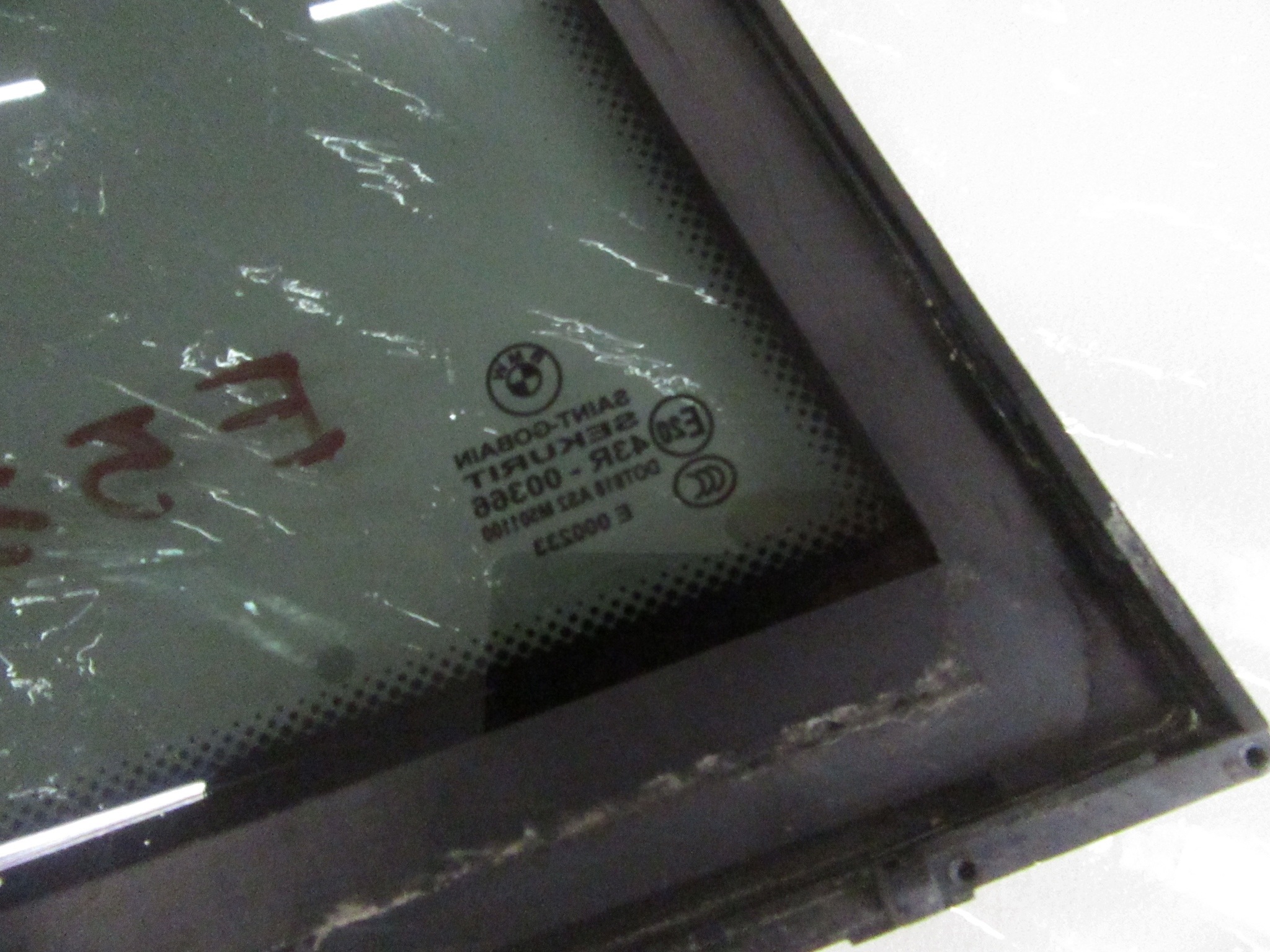 window left left rear part BMW e53 X5 AS2