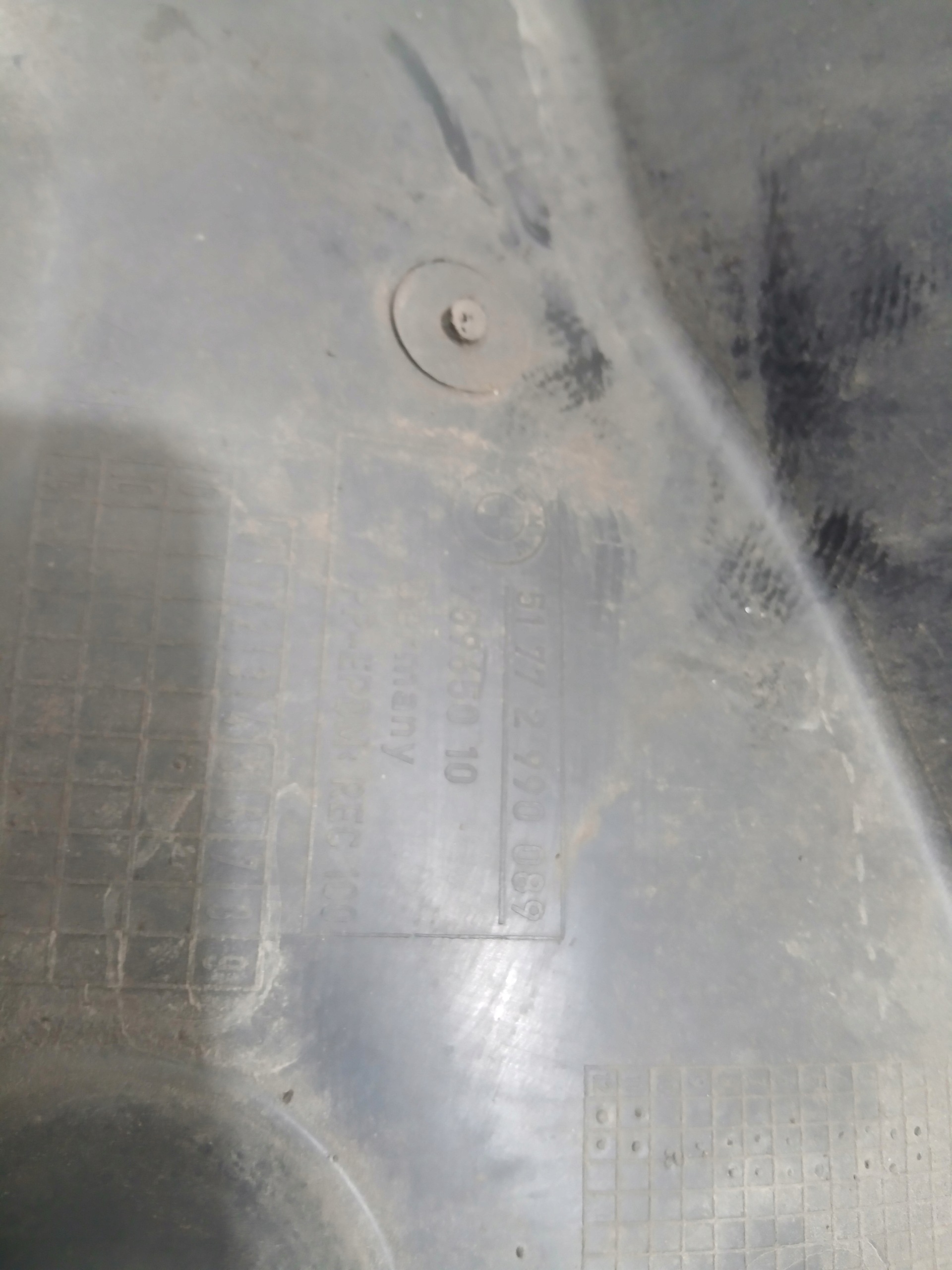 mudguard left front left front BMW X1 E84 OE 2990089 (24235180)